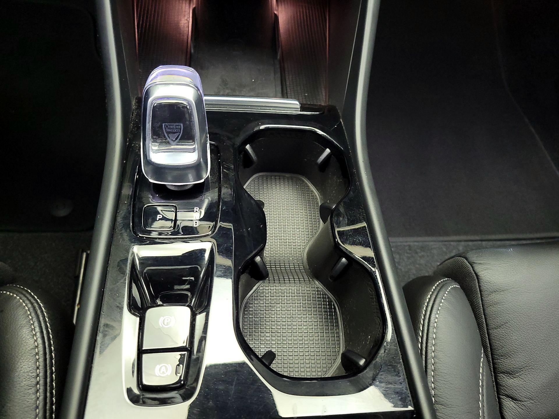 Thumbnail: 2023 Volvo XC40 - 17