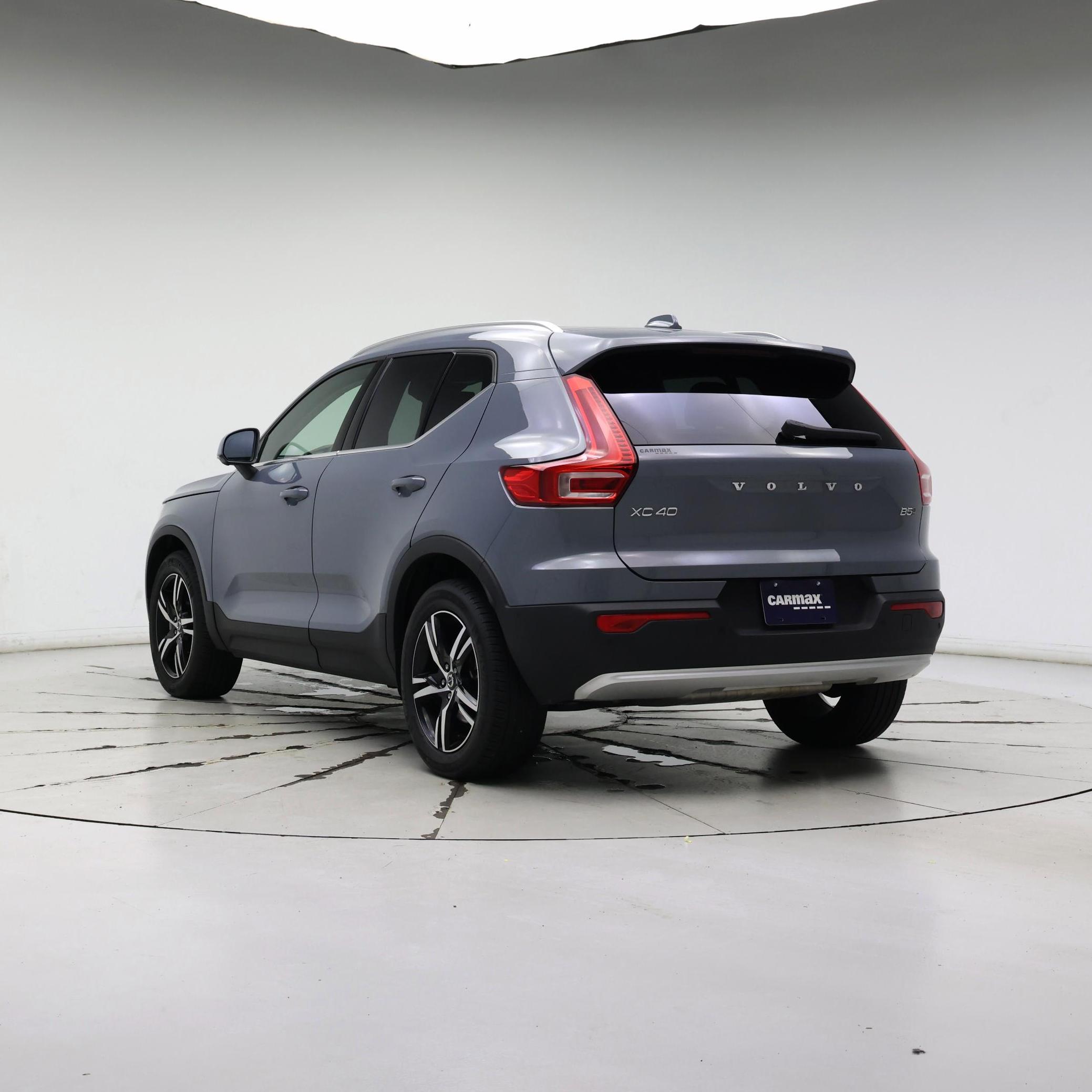 Thumbnail: 2023 Volvo XC40 - 2
