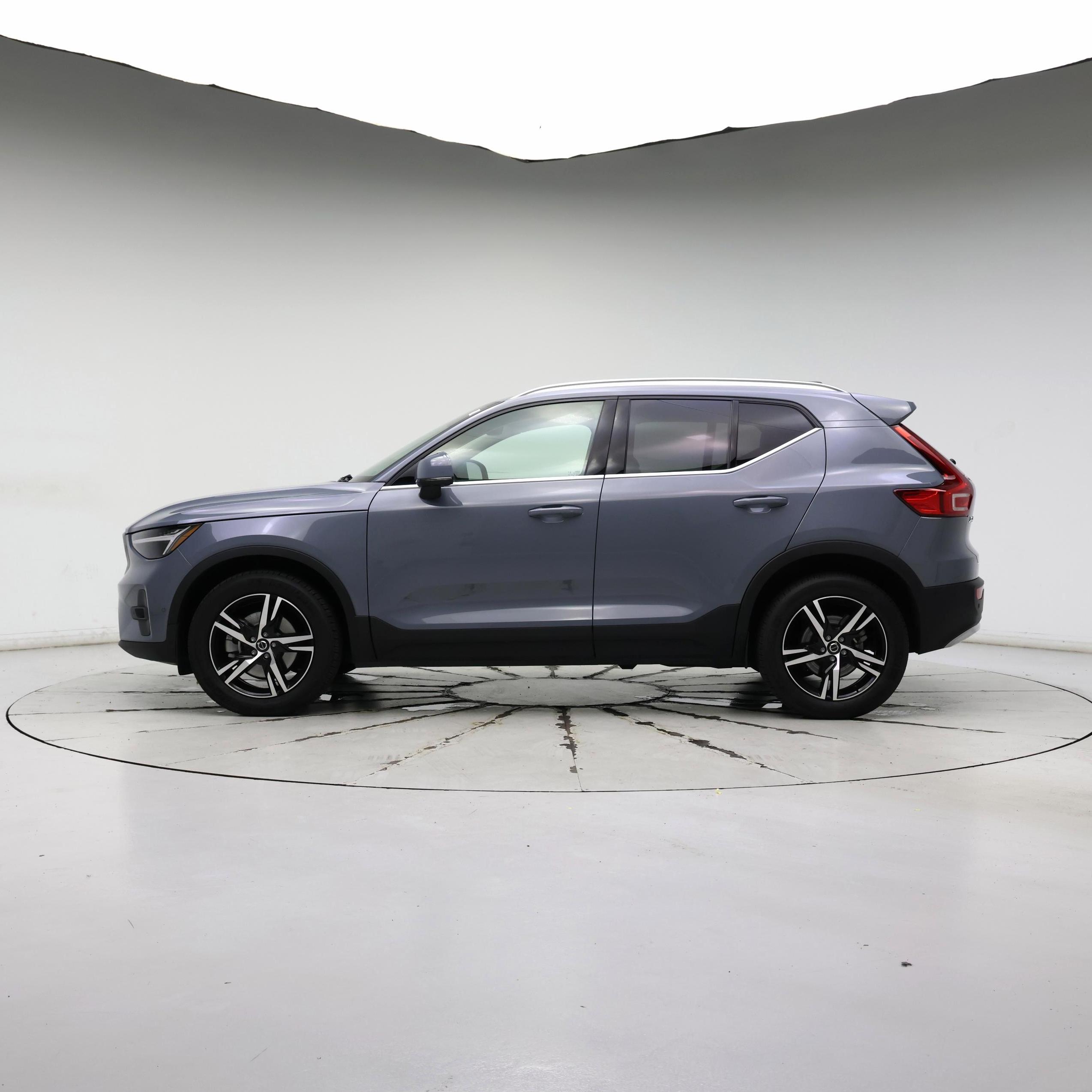 Thumbnail: 2023 Volvo XC40 - 3
