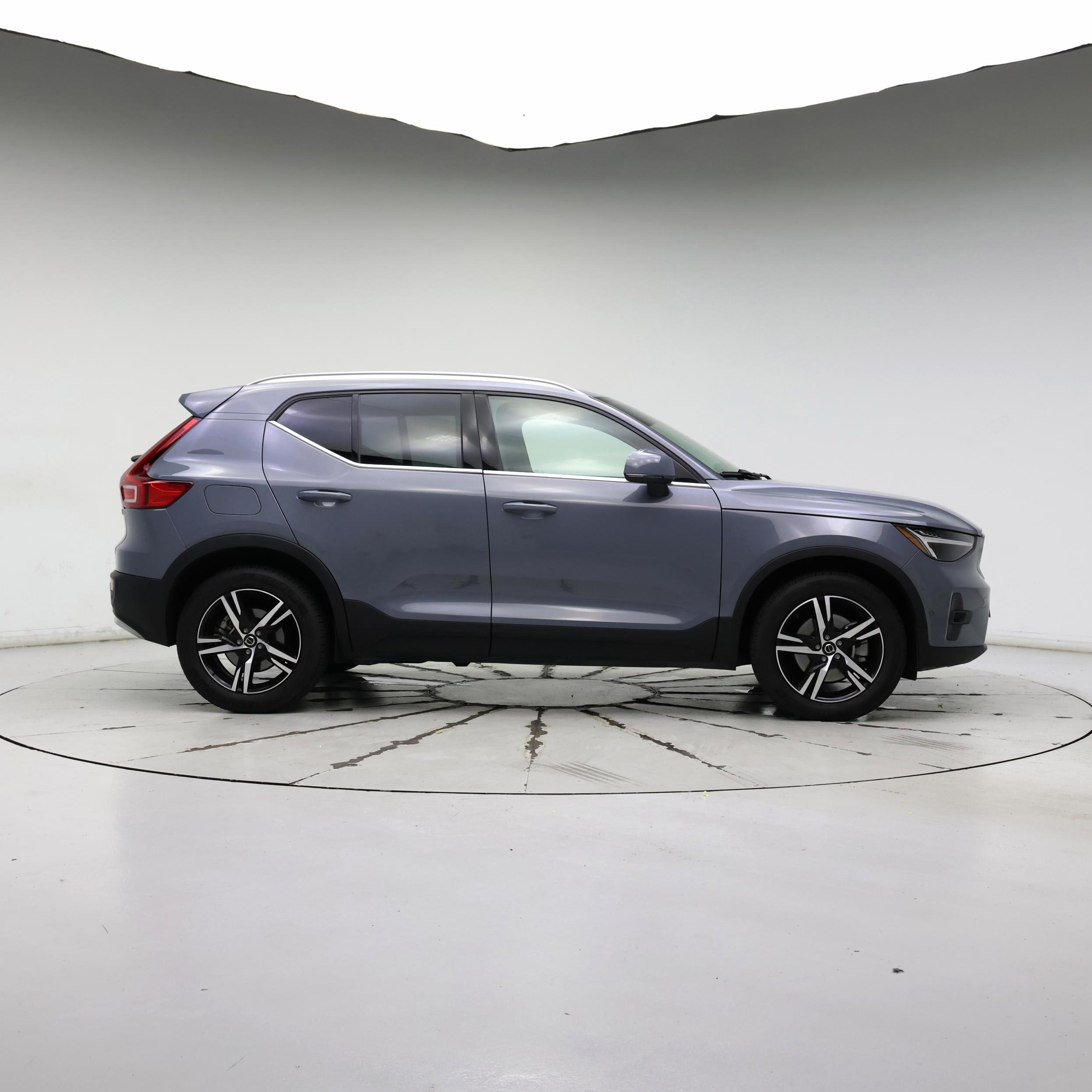 Thumbnail: 2023 Volvo XC40 - 7