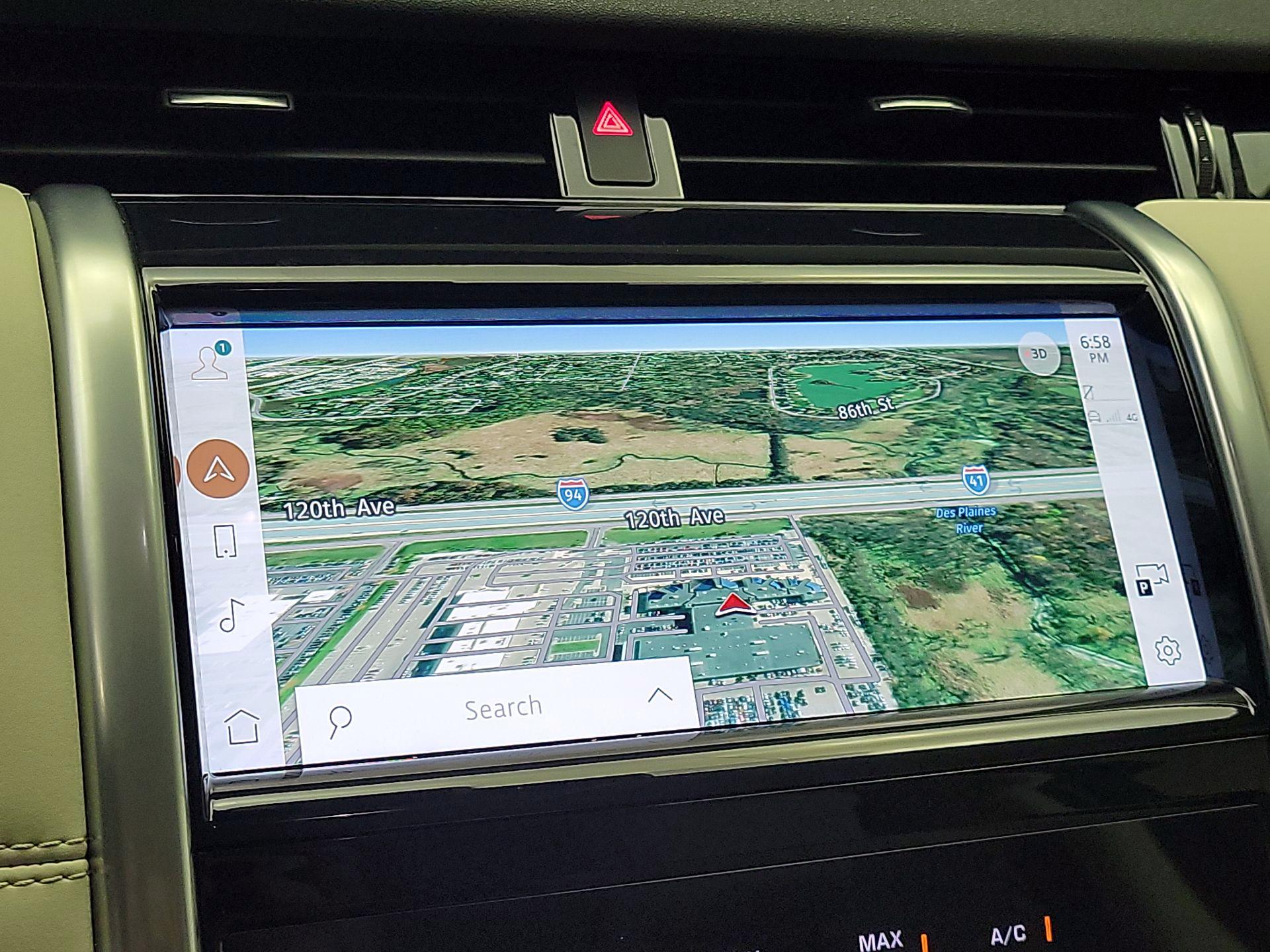 Thumbnail: 2022 Land Rover Discovery Sport - 14