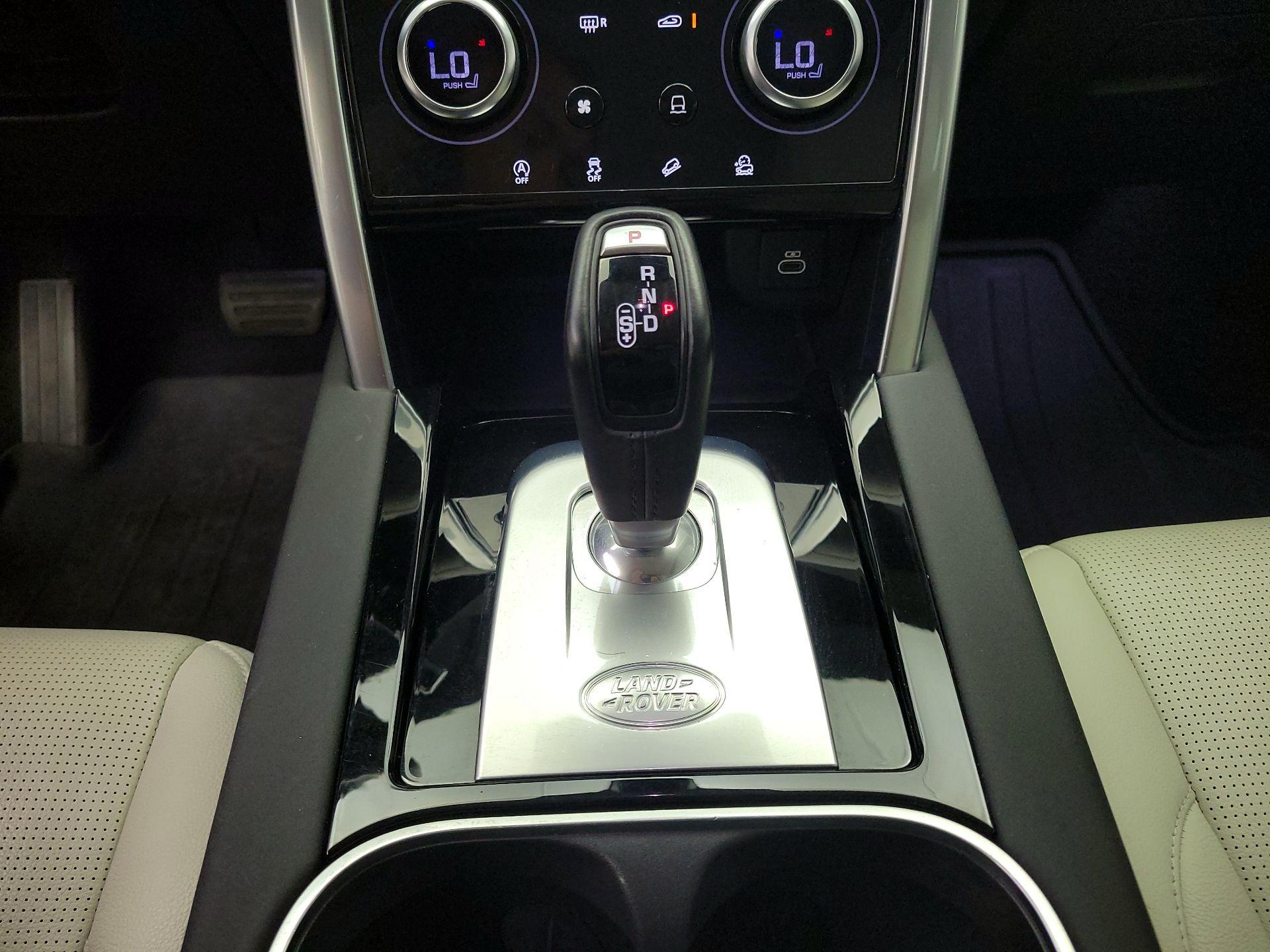 Thumbnail: 2022 Land Rover Discovery Sport - 18