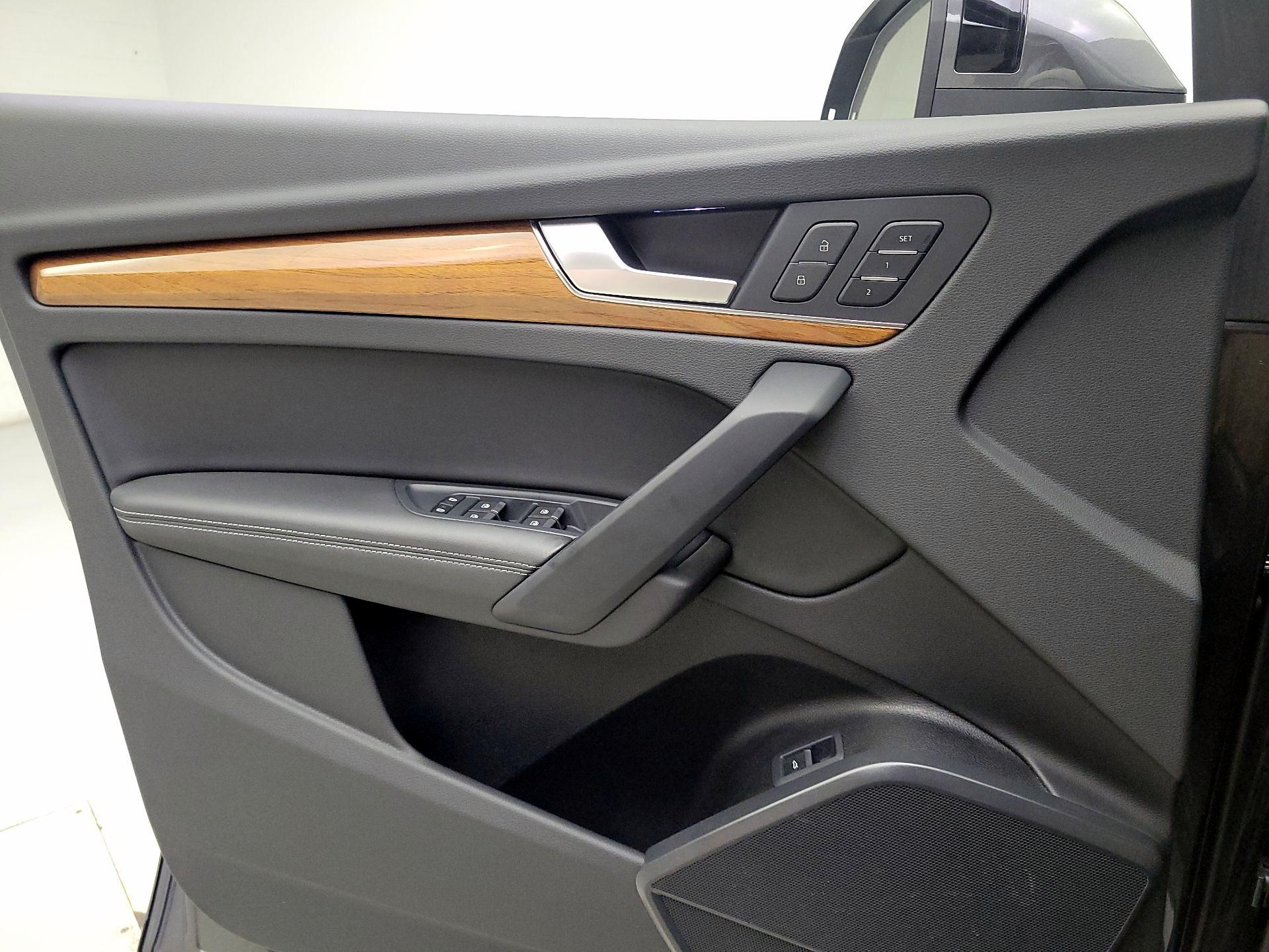 Thumbnail: 2022 Audi Q5 - 12