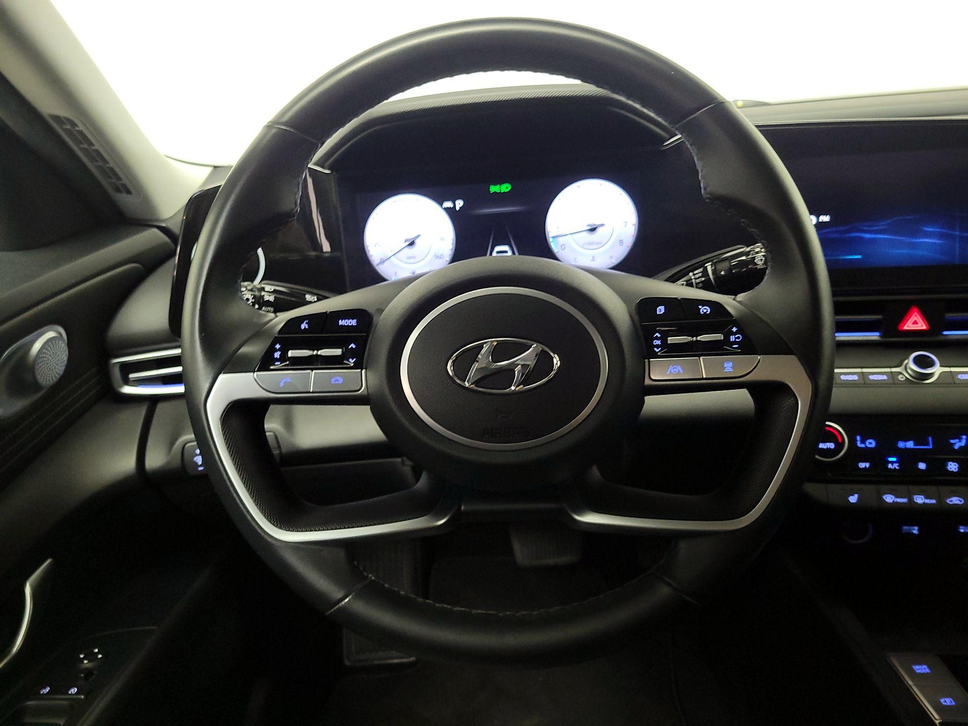 Thumbnail: 2022 Hyundai Elantra - 10