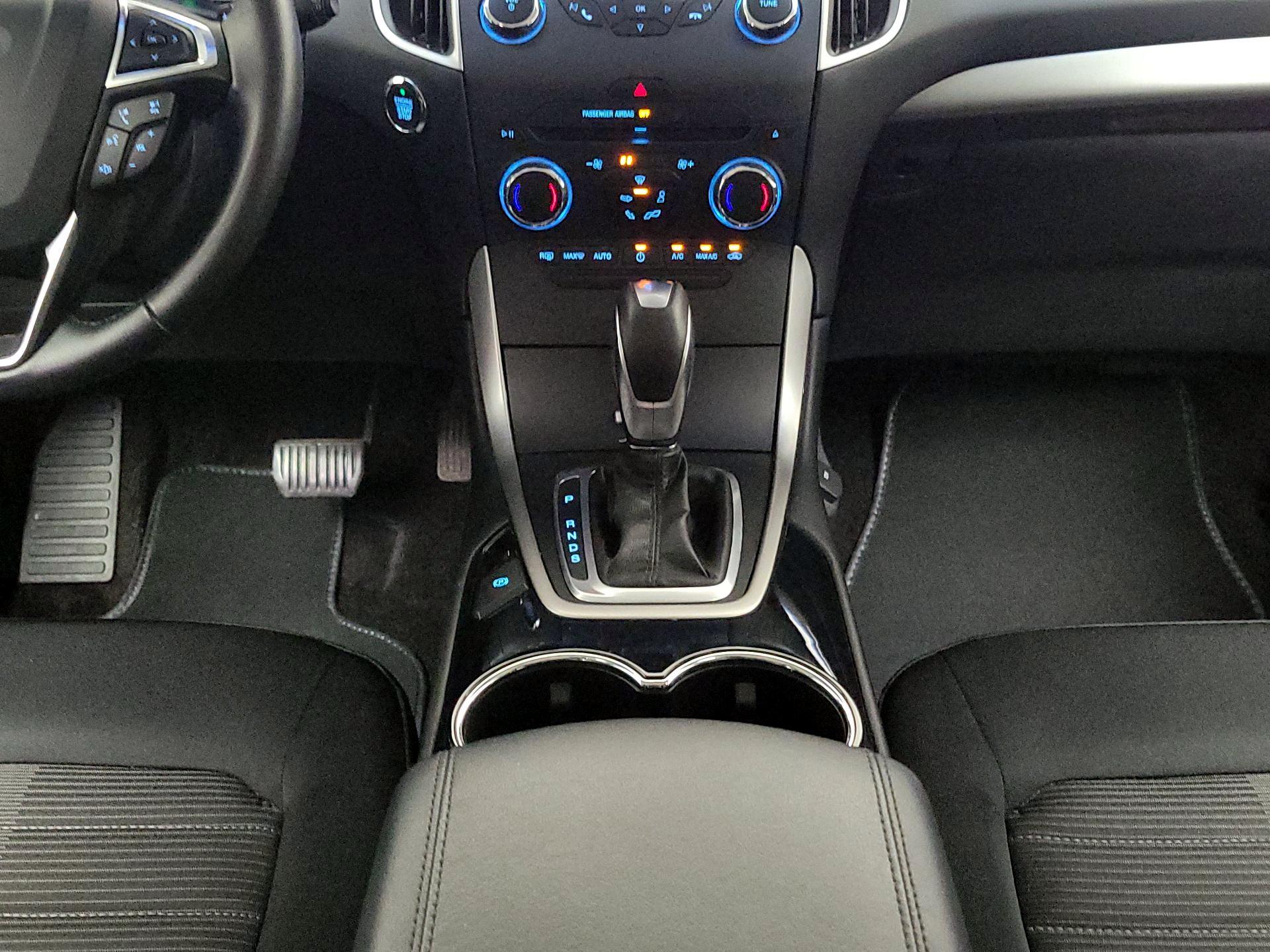 Thumbnail: 2017 Ford Edge - 17