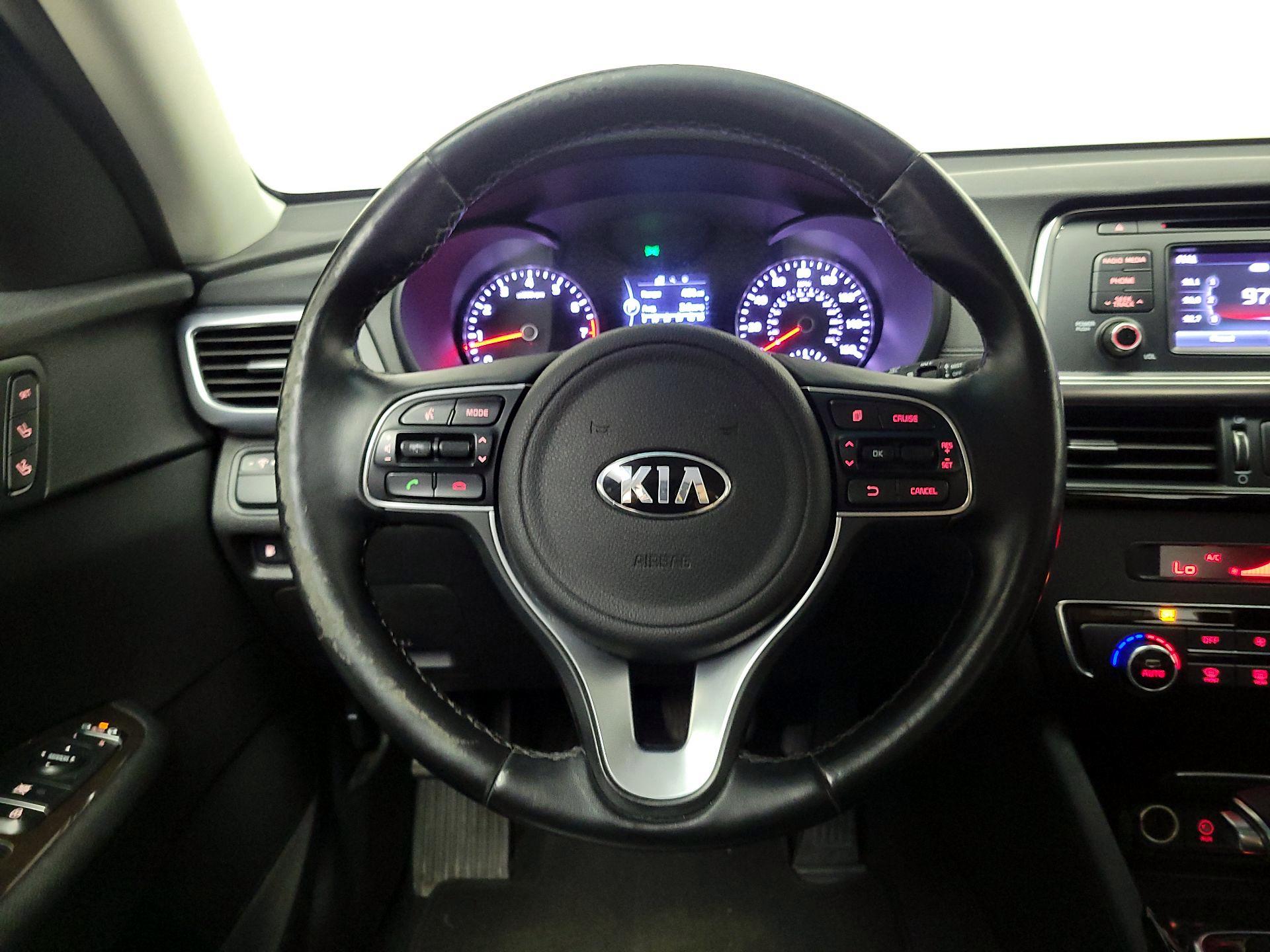 Thumbnail: 2016 Kia Optima - 10