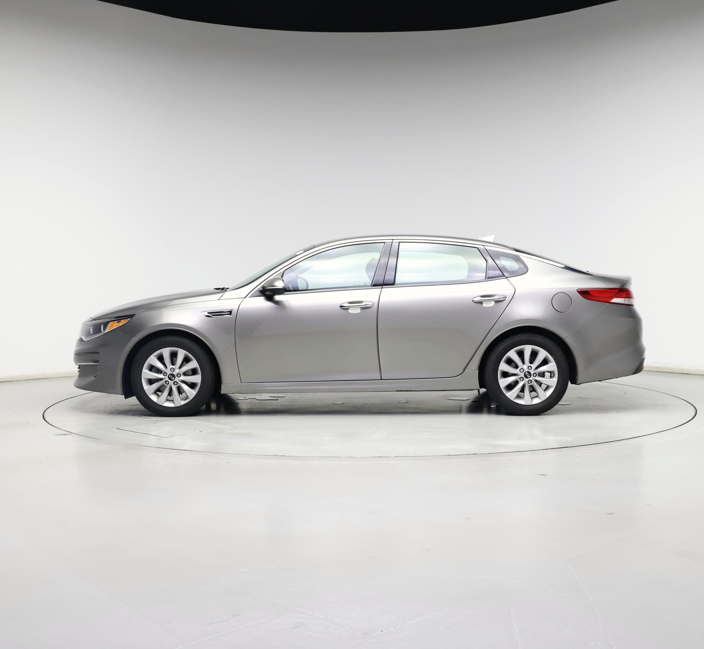 Thumbnail: 2016 Kia Optima - 3