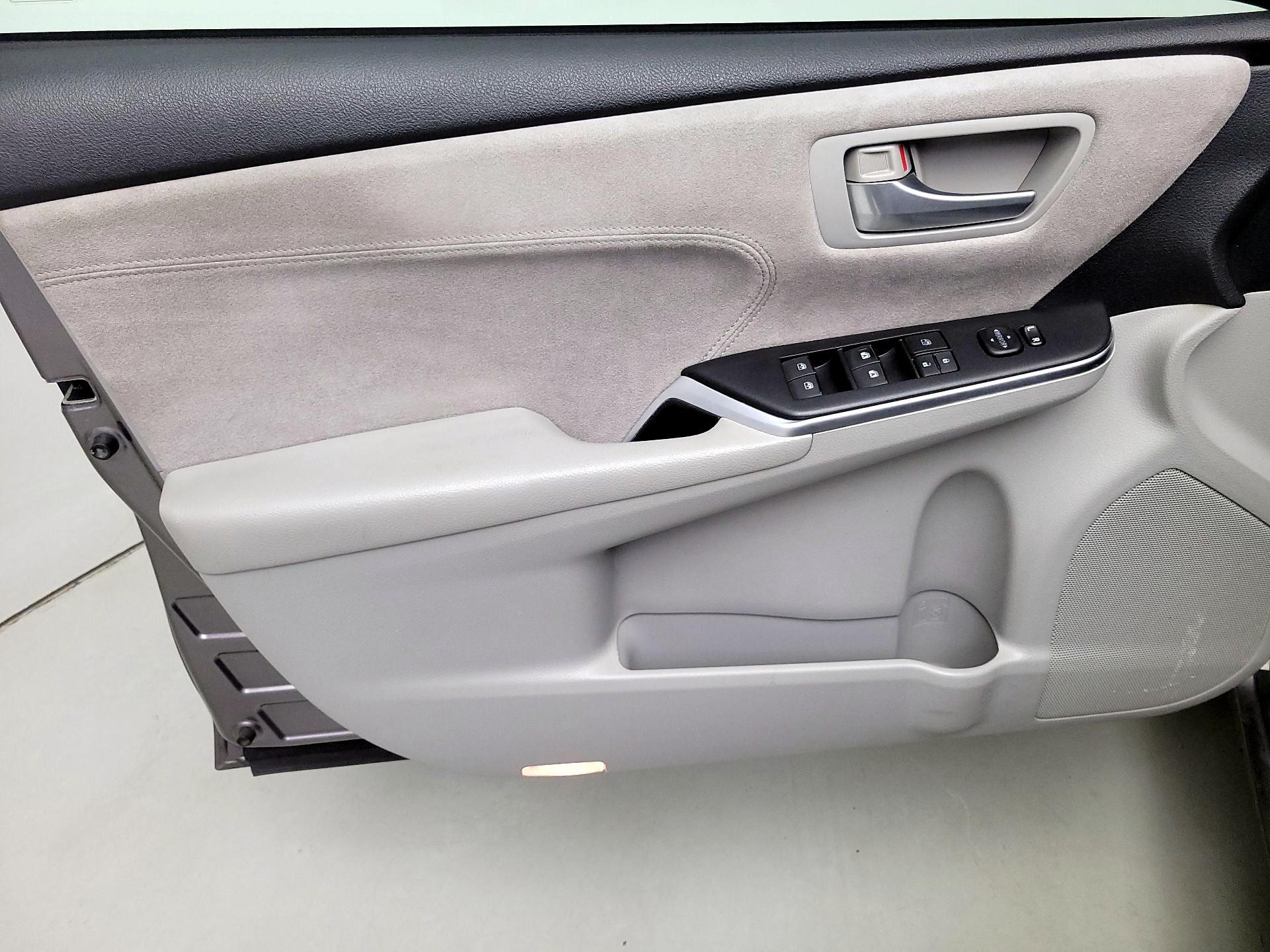 Thumbnail: 2015 Toyota Camry - 12