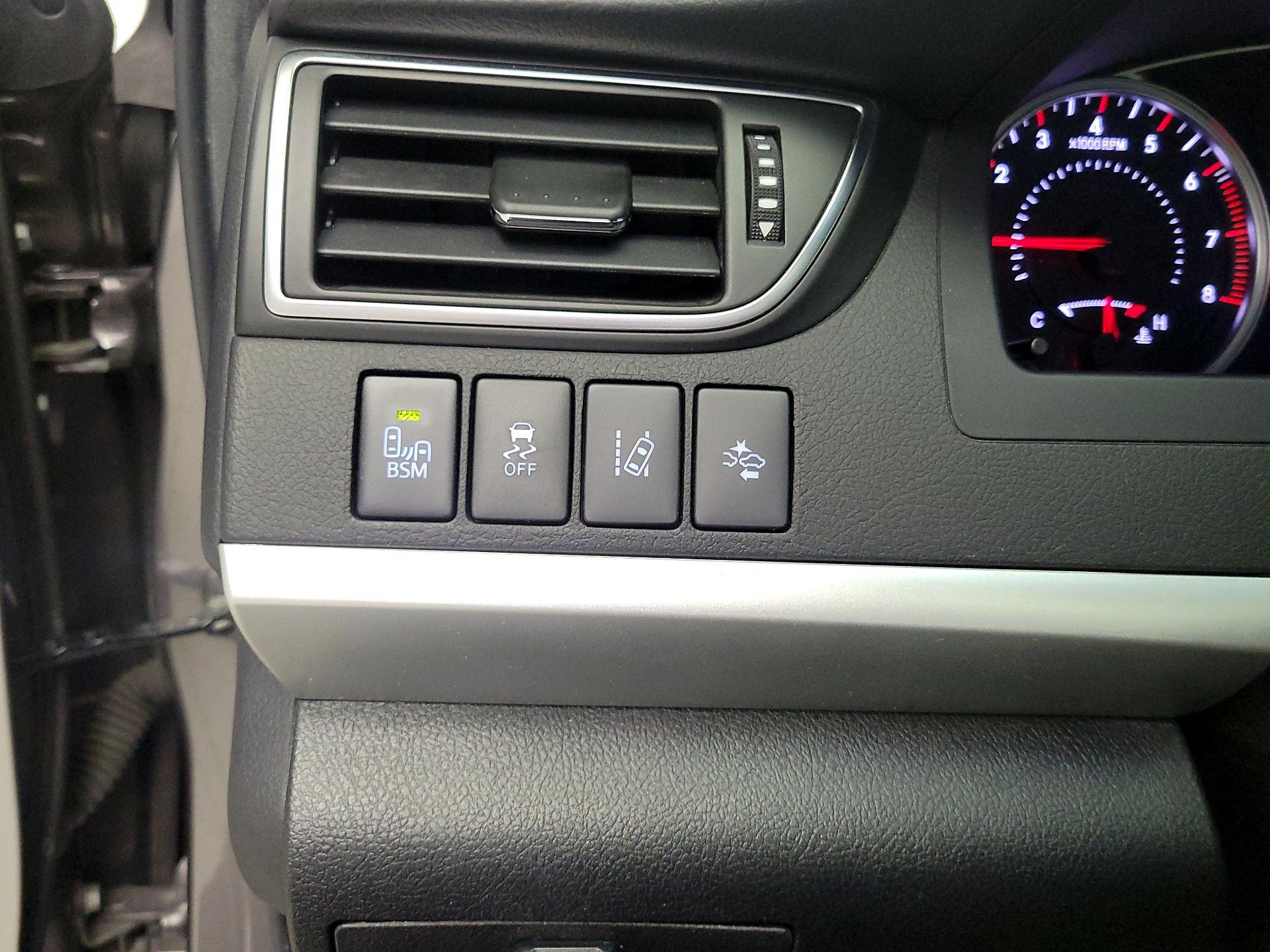 Thumbnail: 2015 Toyota Camry - 13