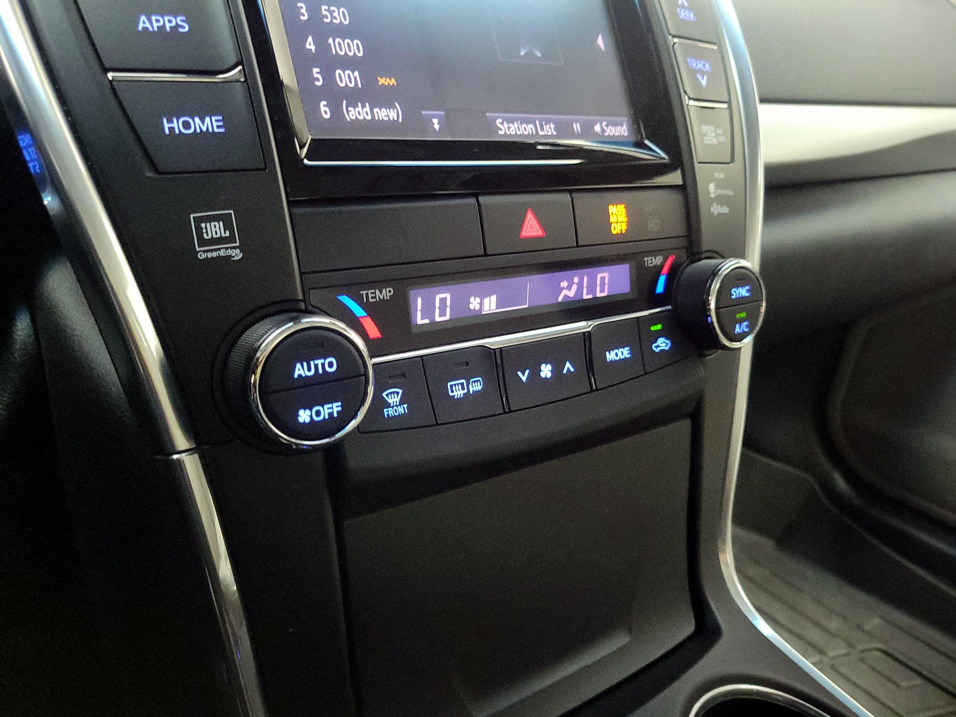 Thumbnail: 2015 Toyota Camry - 17