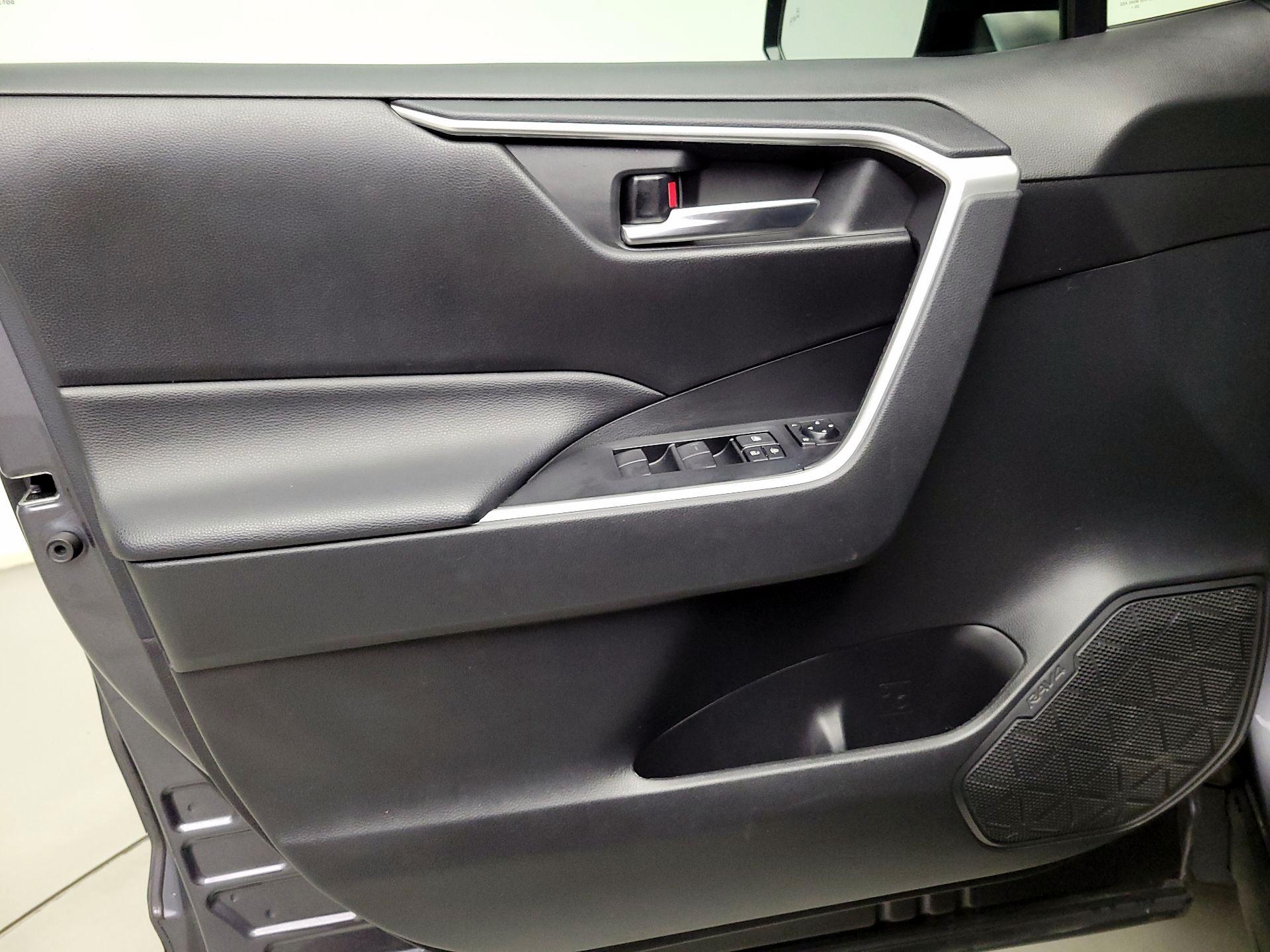 Thumbnail: 2021 Toyota RAV4 - 12