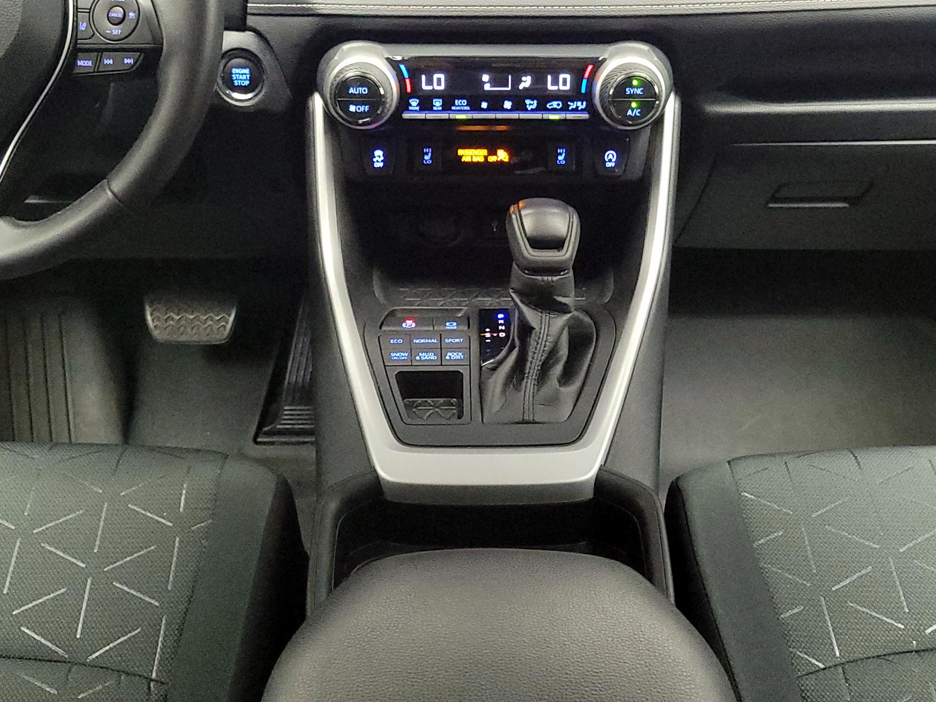Thumbnail: 2021 Toyota RAV4 - 17