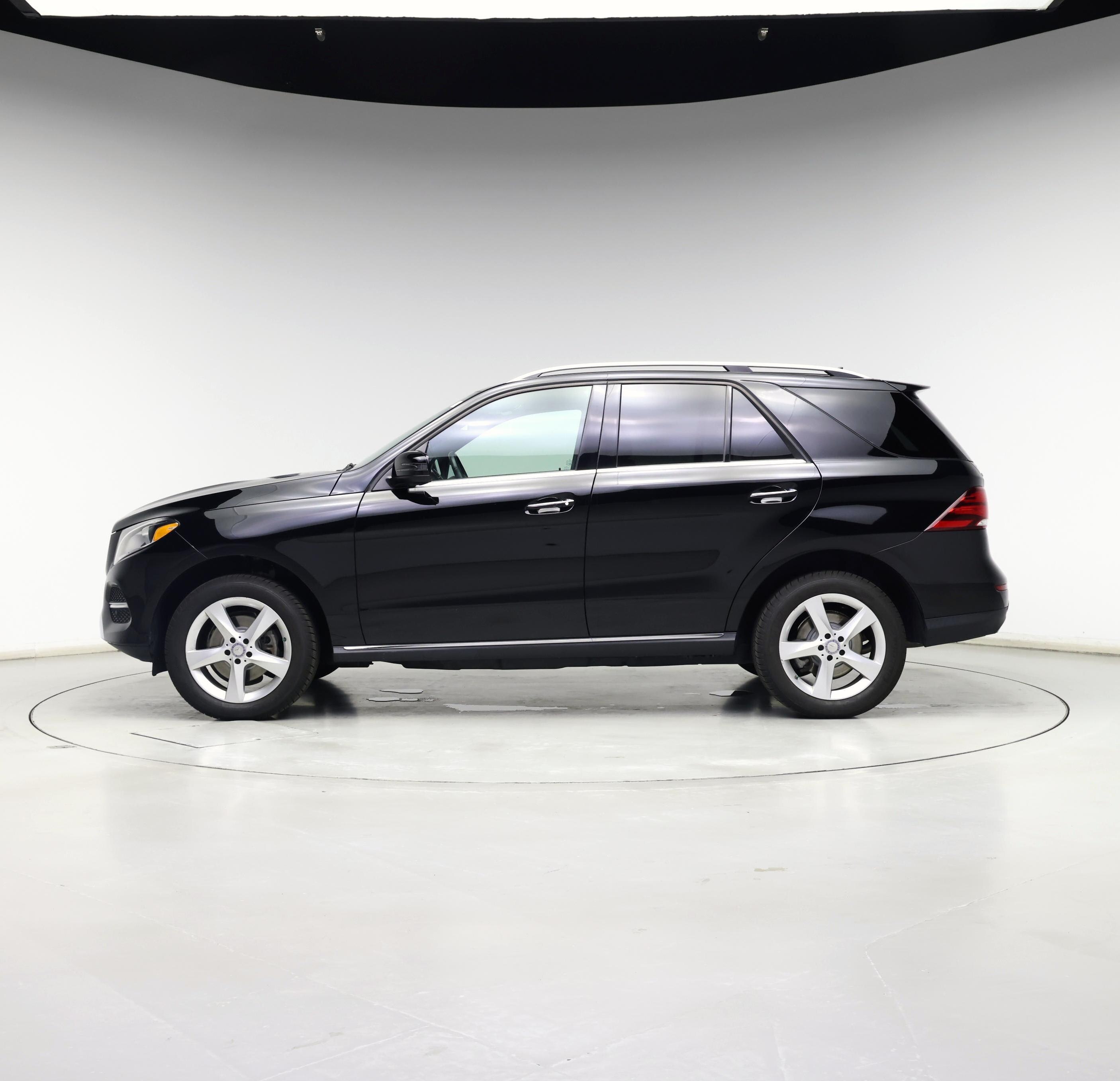 Thumbnail: 2017 Mercedes-Benz GLE - 3