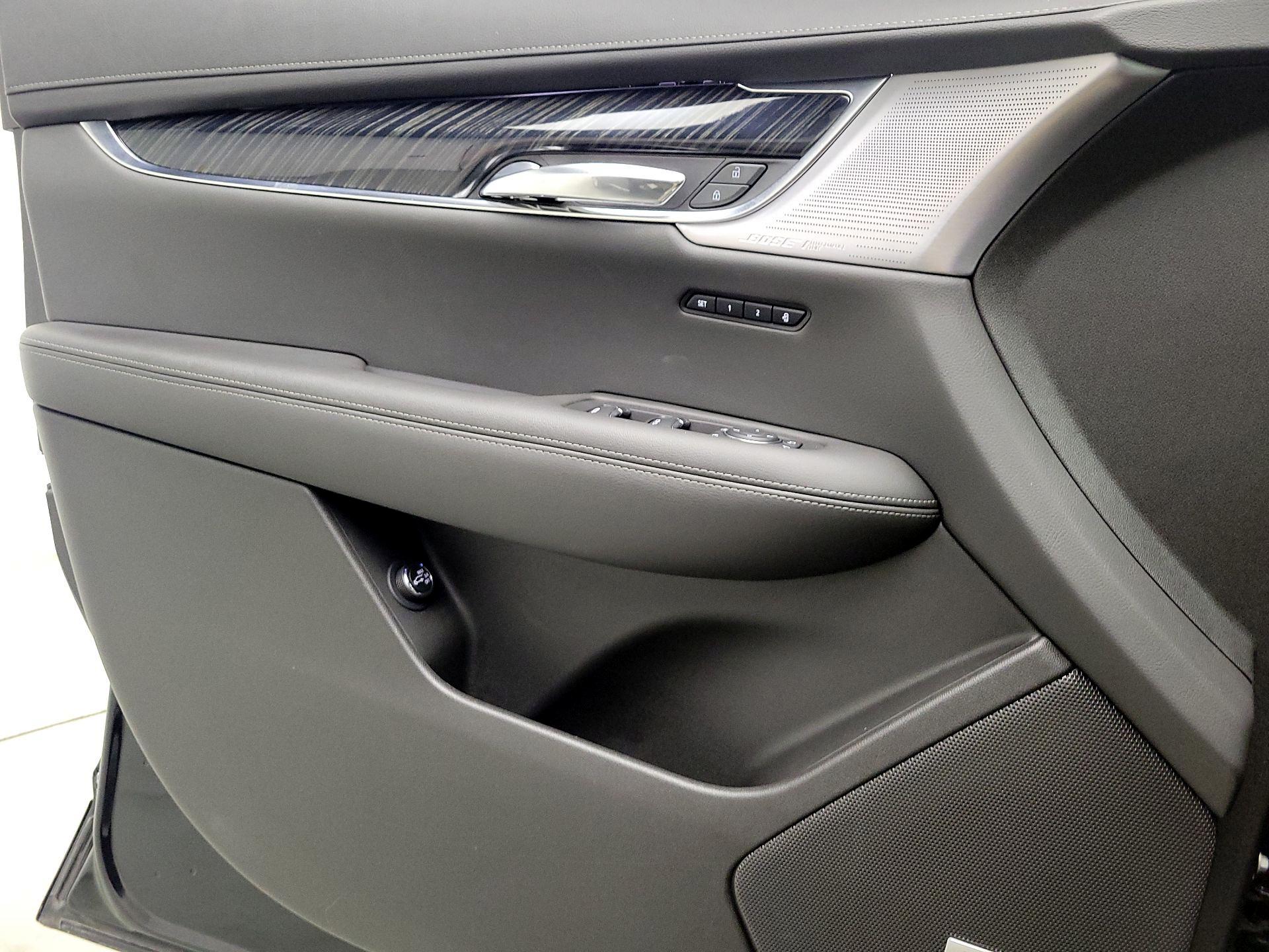Thumbnail: 2023 Cadillac XT6 - 12