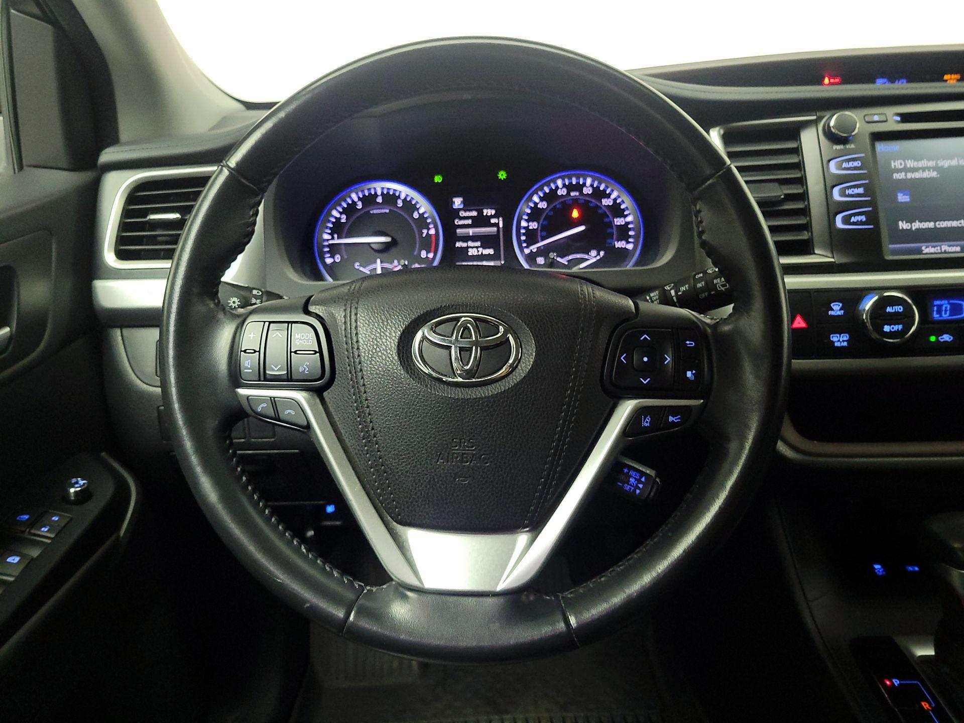 Thumbnail: 2017 Toyota Highlander - 10