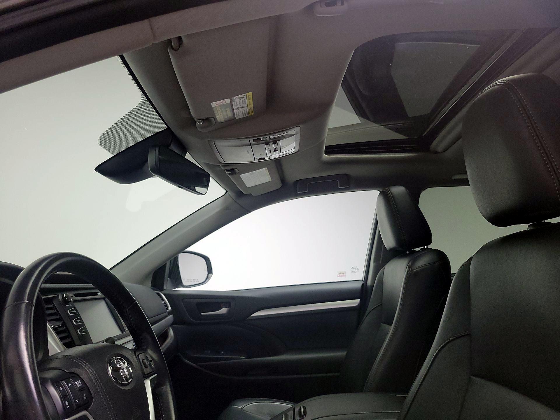 Thumbnail: 2017 Toyota Highlander - 20