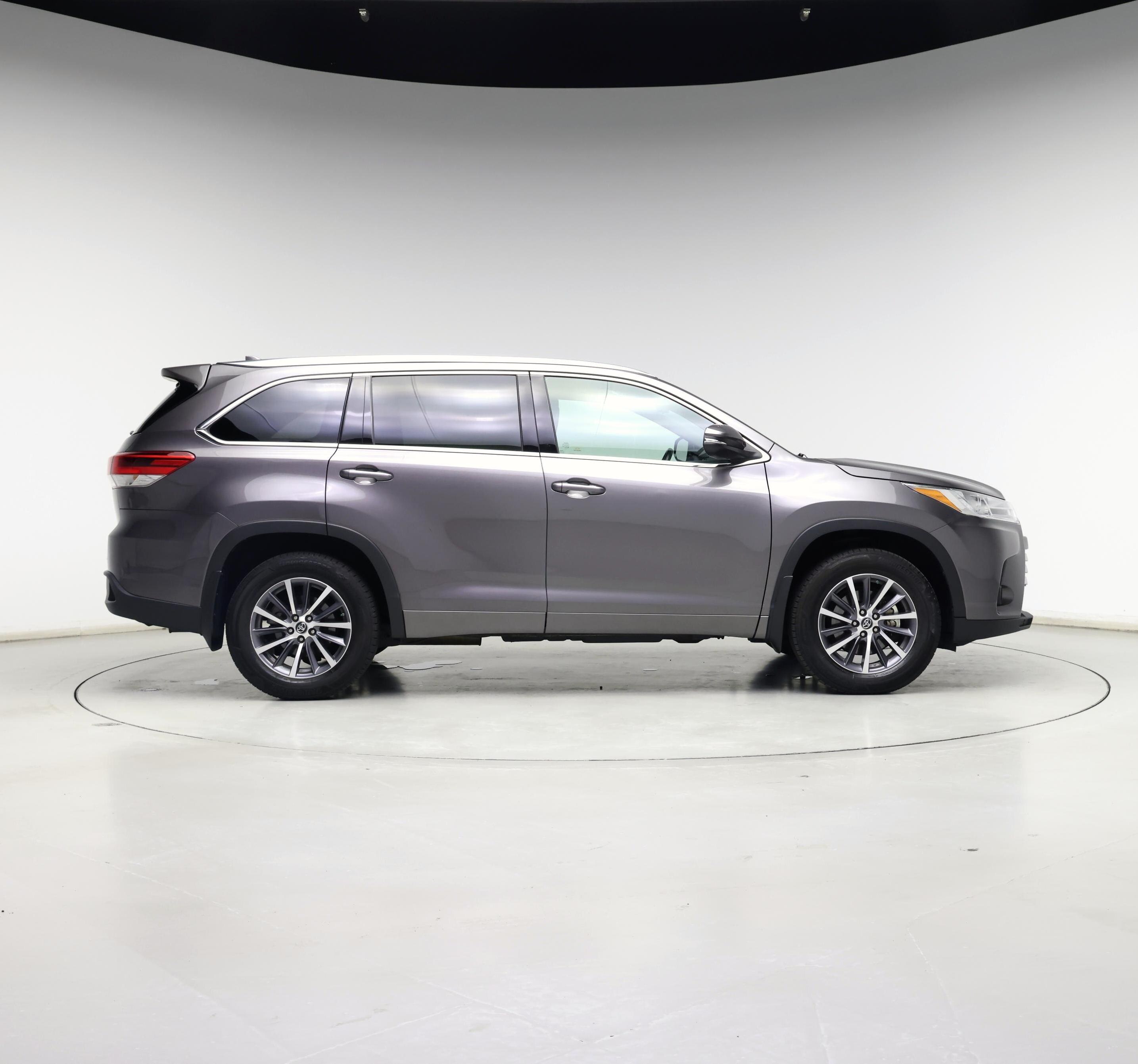 Thumbnail: 2017 Toyota Highlander - 7