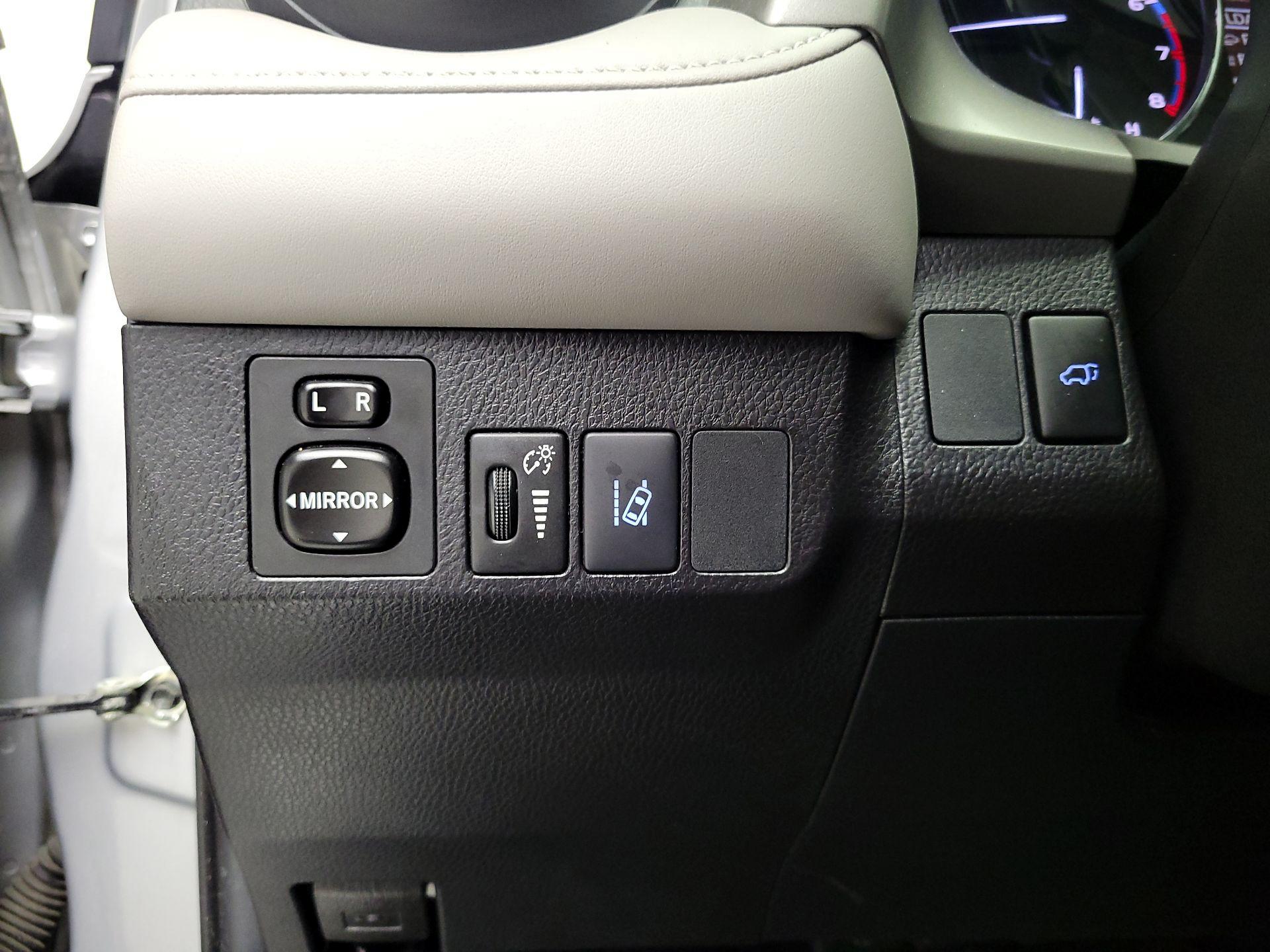 Thumbnail: 2017 Toyota RAV4 - 13