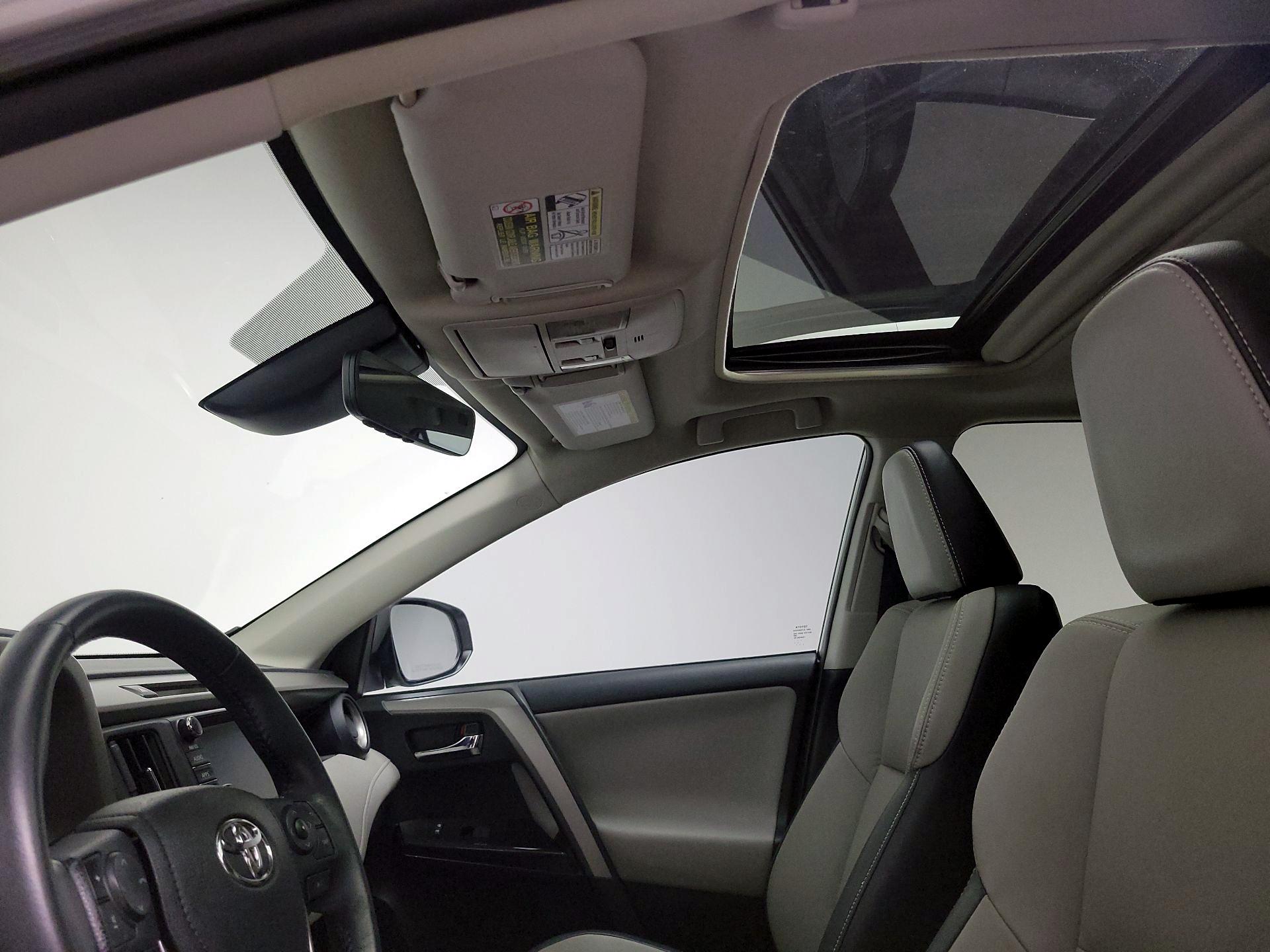 Thumbnail: 2017 Toyota RAV4 - 20