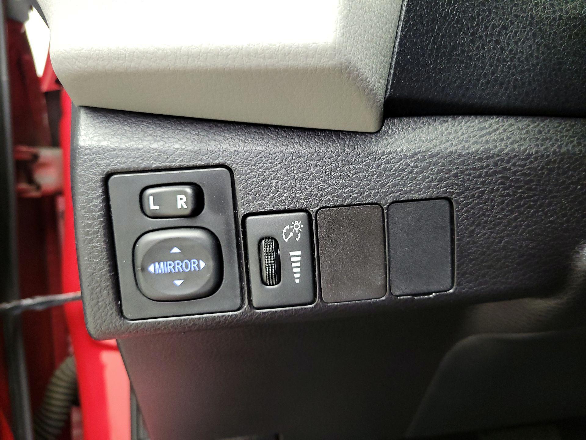 Thumbnail: 2014 Toyota Corolla - 13