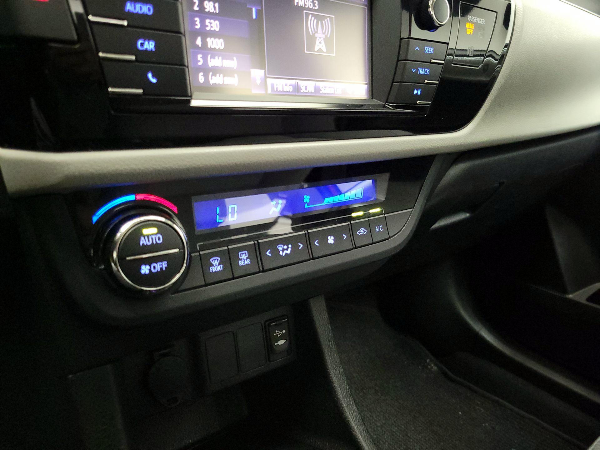 Thumbnail: 2014 Toyota Corolla - 16