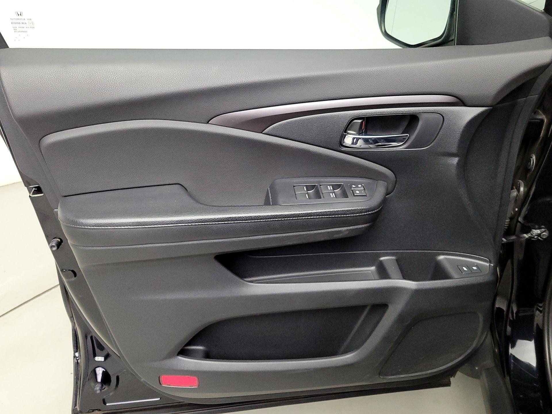 Thumbnail: 2016 Honda Pilot - 12