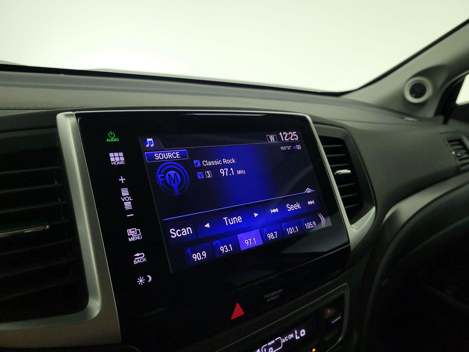 Thumbnail: 2016 Honda Pilot - 15