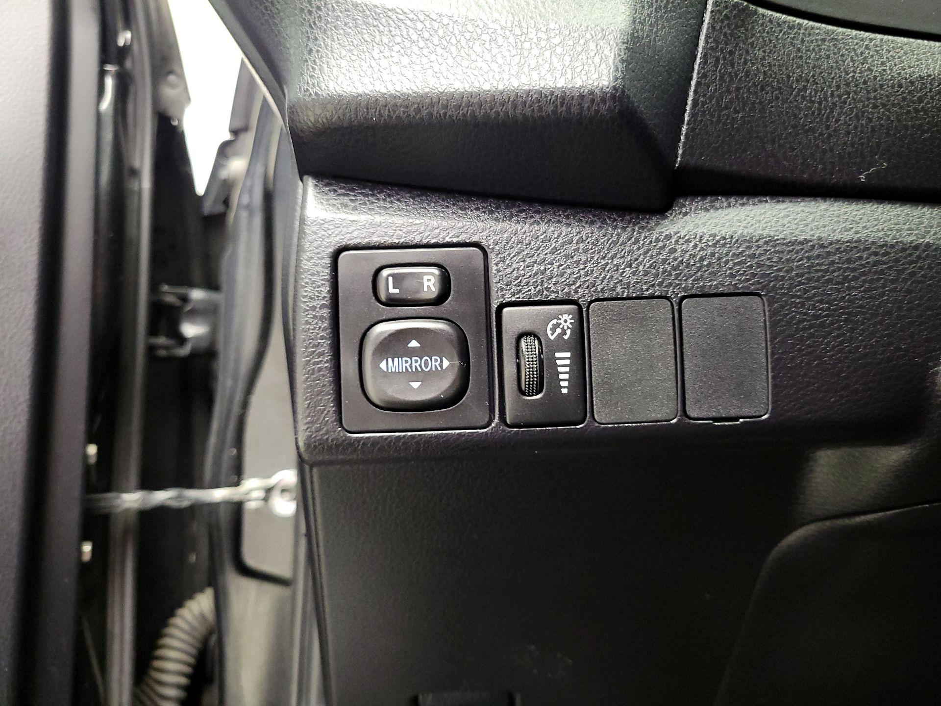 Thumbnail: 2014 Toyota Corolla - 13