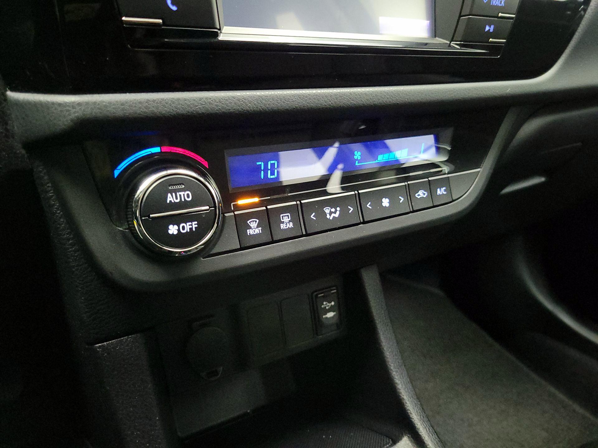 Thumbnail: 2014 Toyota Corolla - 16