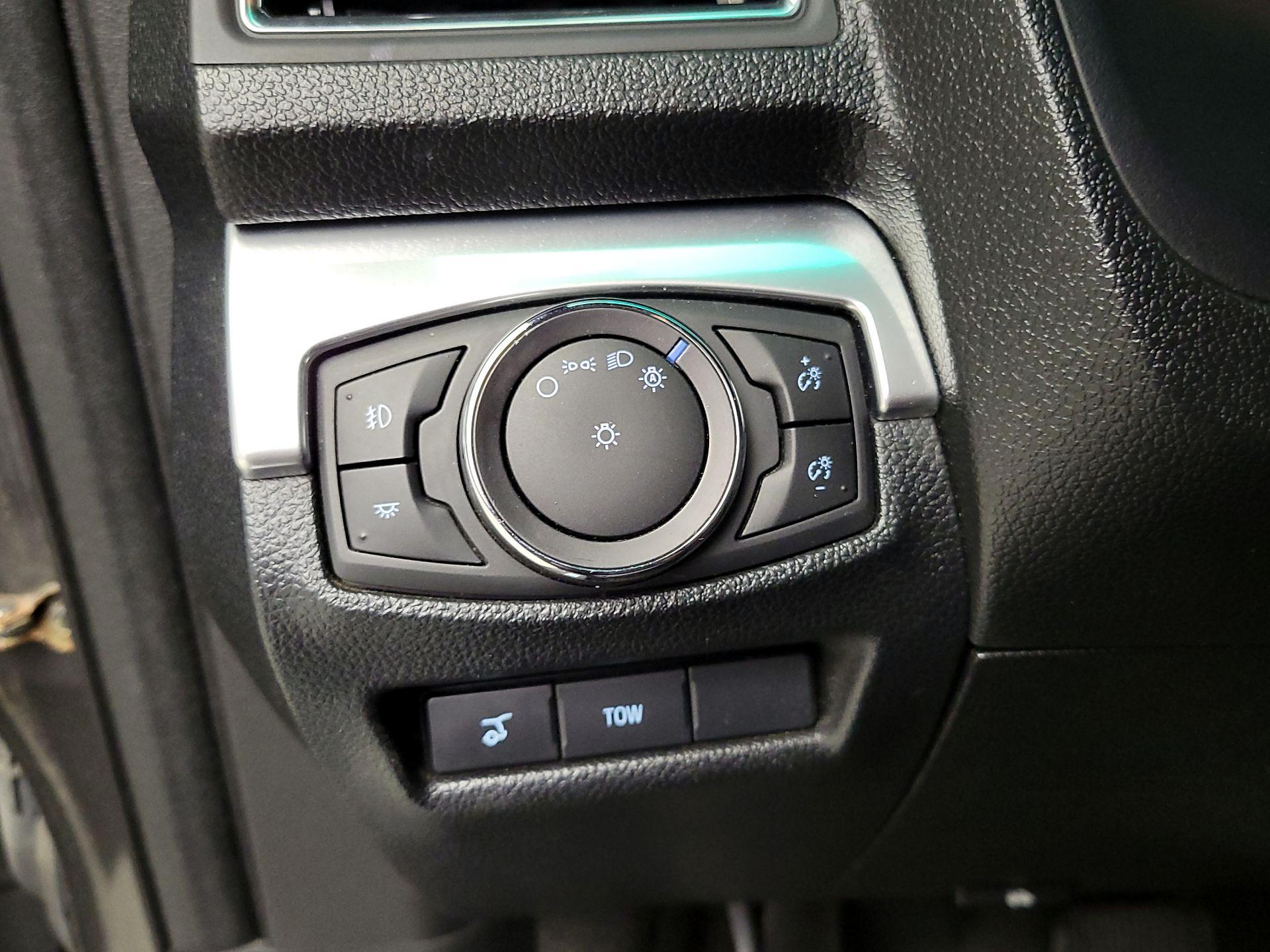 Thumbnail: 2016 Ford Explorer - 13