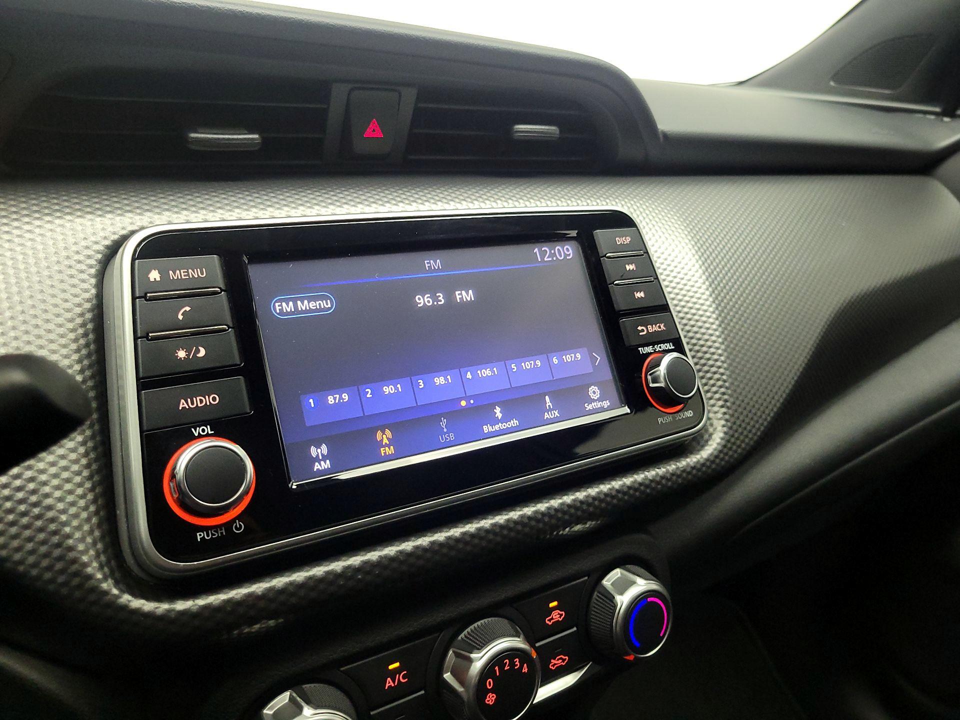 Thumbnail: 2019 Nissan Kicks - 15