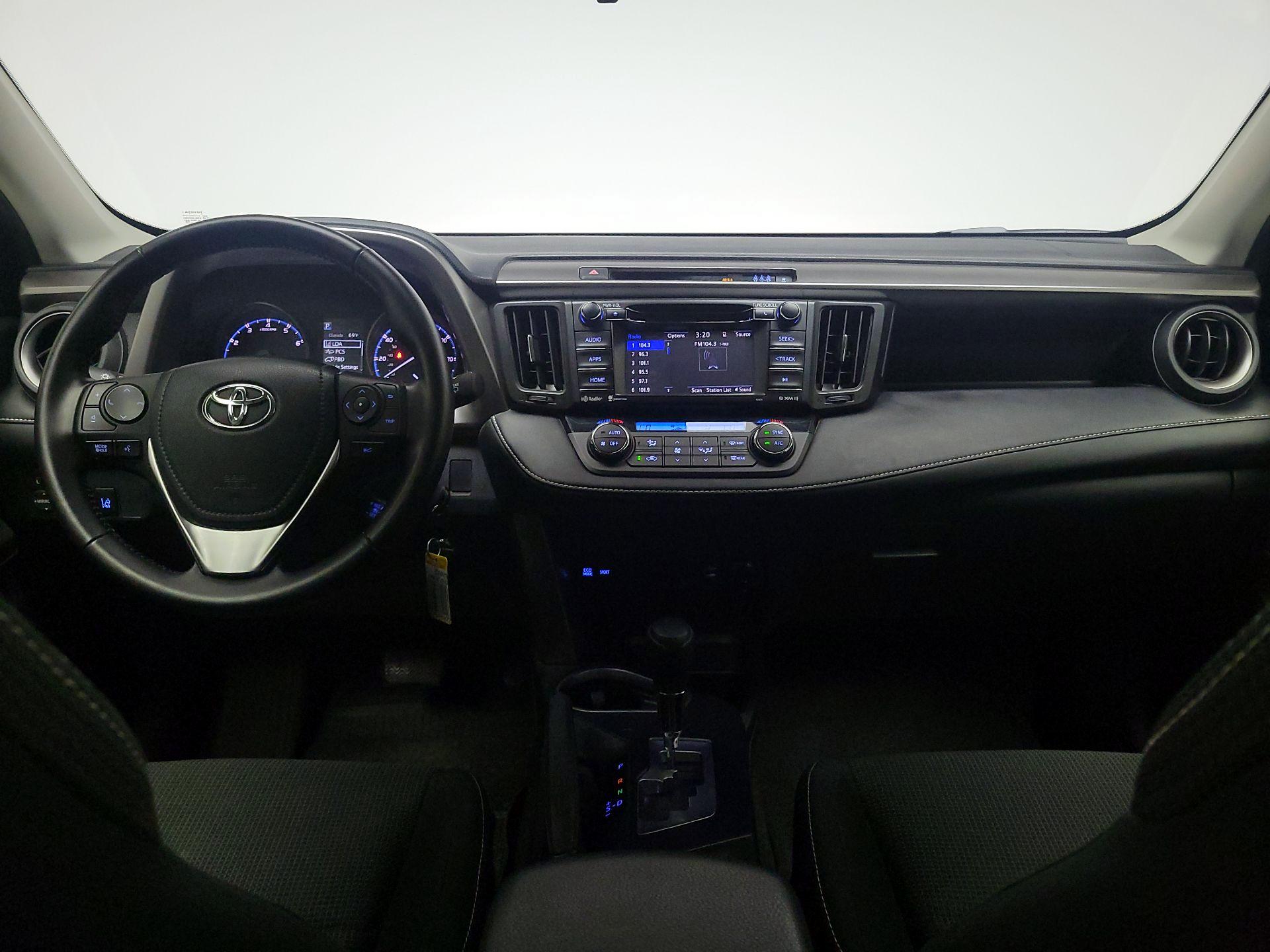 Thumbnail: 2017 Toyota RAV4 - 9