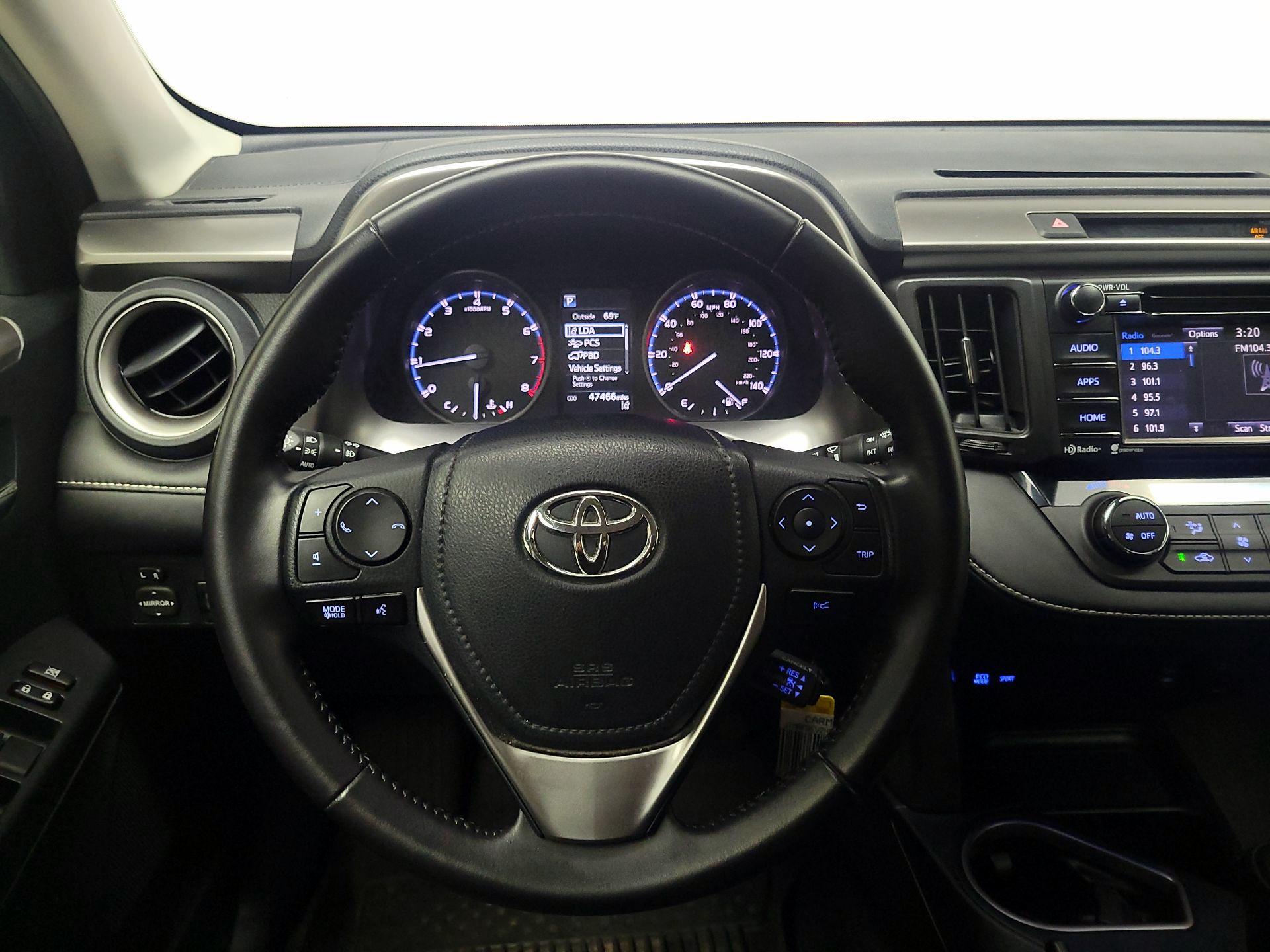 Thumbnail: 2017 Toyota RAV4 - 10