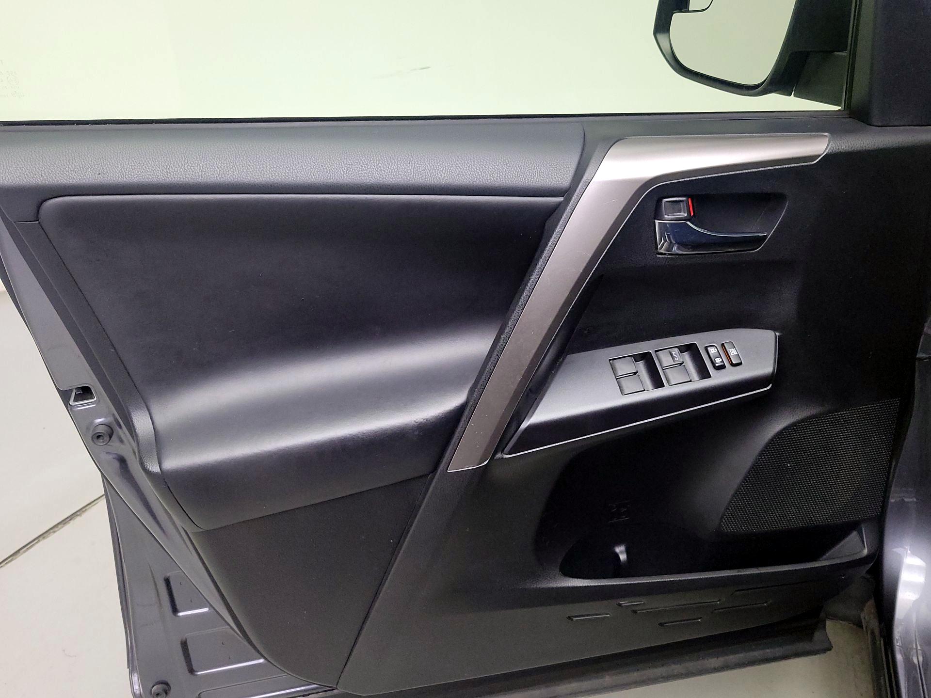 Thumbnail: 2017 Toyota RAV4 - 12