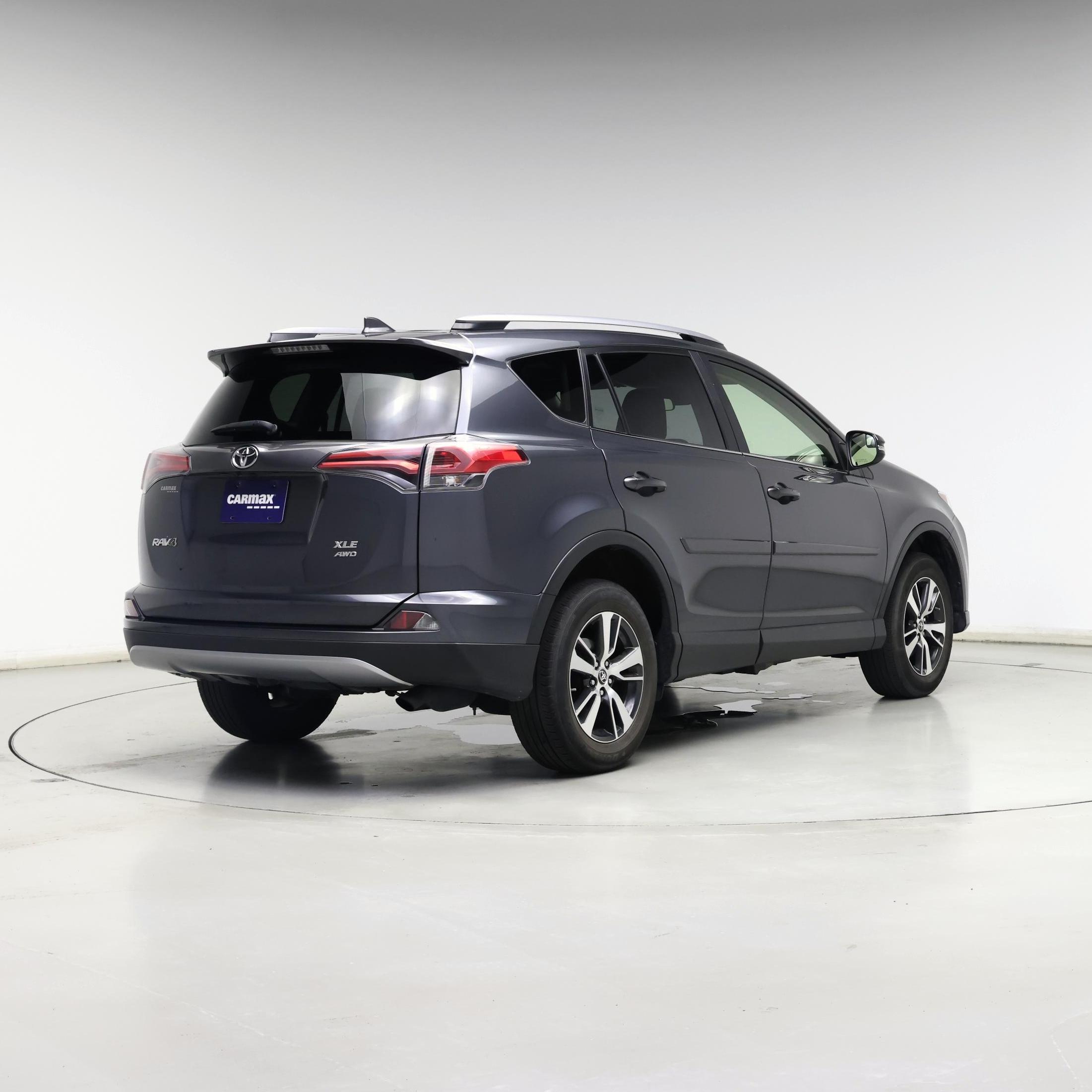 Thumbnail: 2017 Toyota RAV4 - 8