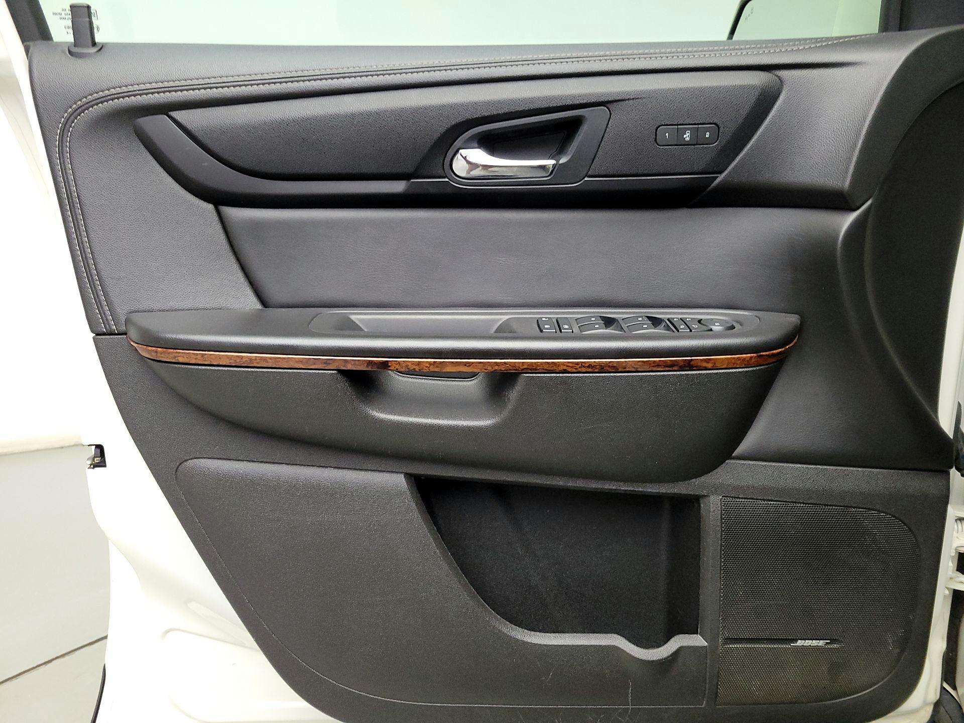 Thumbnail: 2014 Chevrolet Traverse - 12