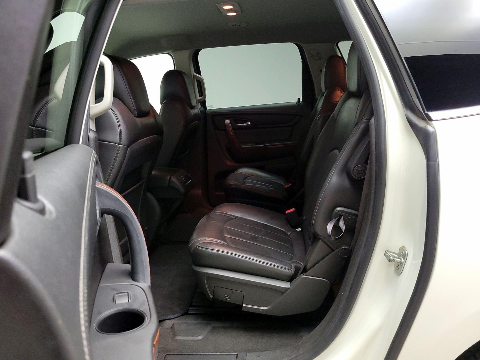 Thumbnail: 2014 Chevrolet Traverse - 19
