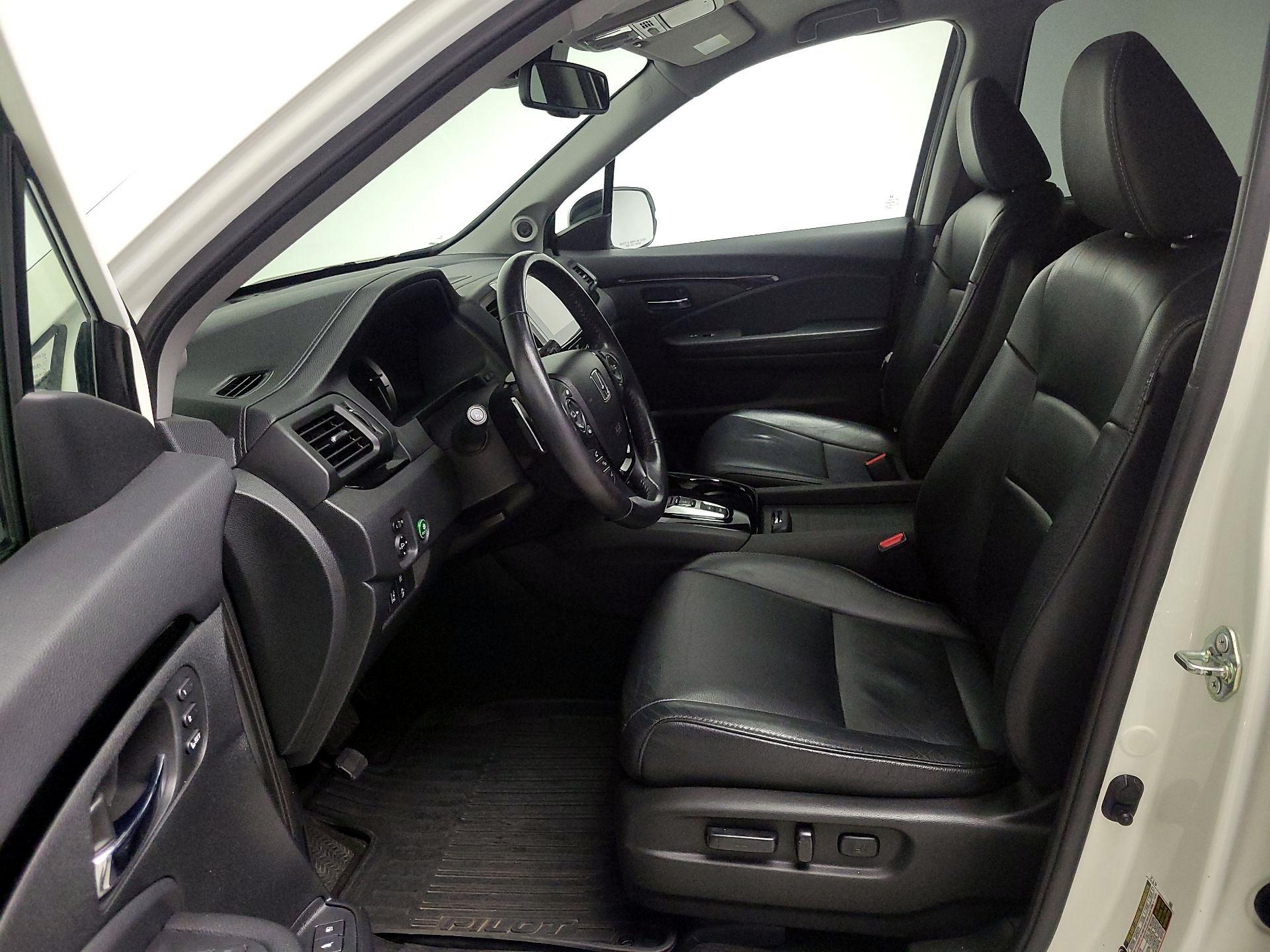 Thumbnail: 2017 Honda Pilot - 11