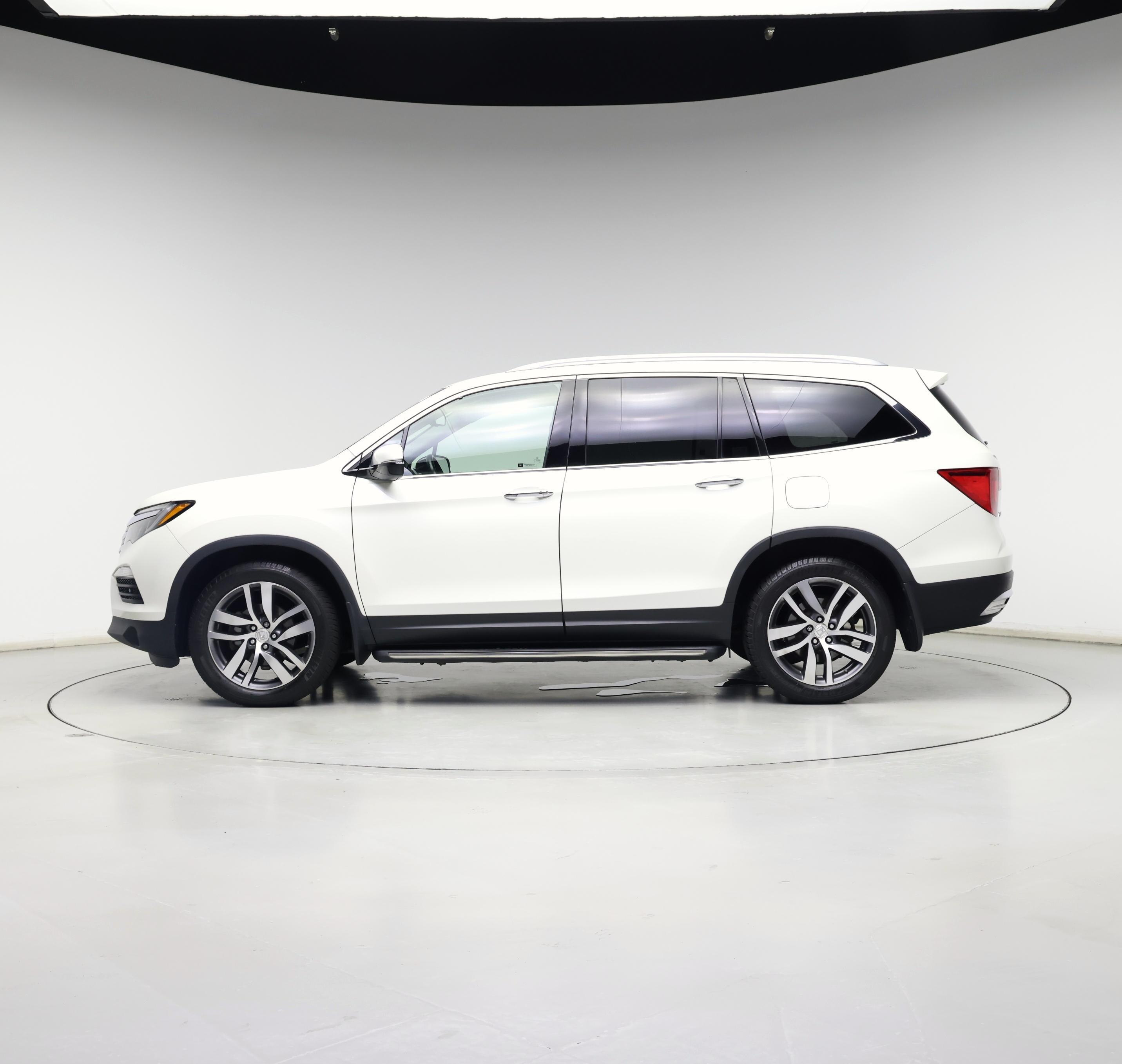 Thumbnail: 2017 Honda Pilot - 3