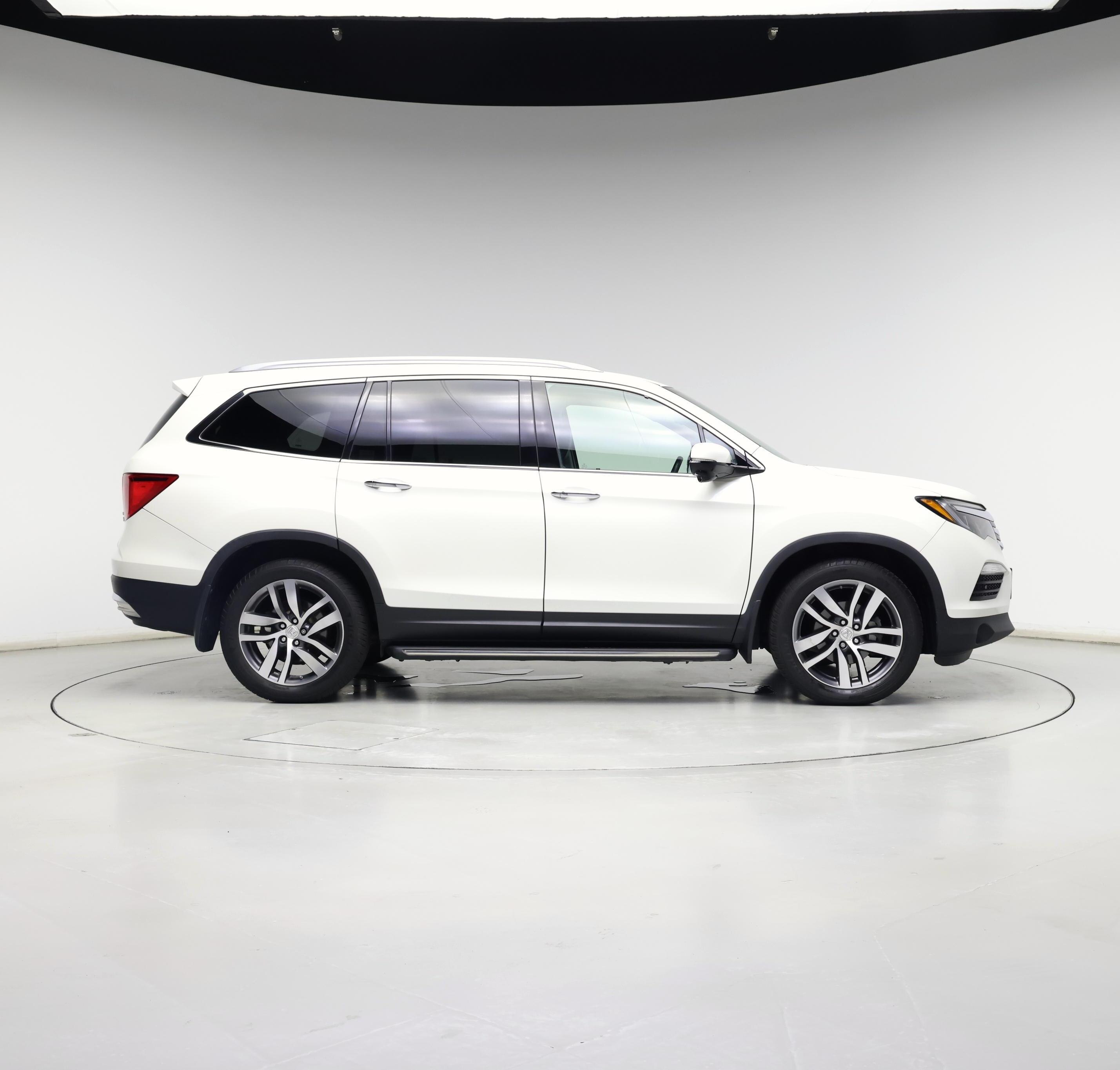 Thumbnail: 2017 Honda Pilot - 7