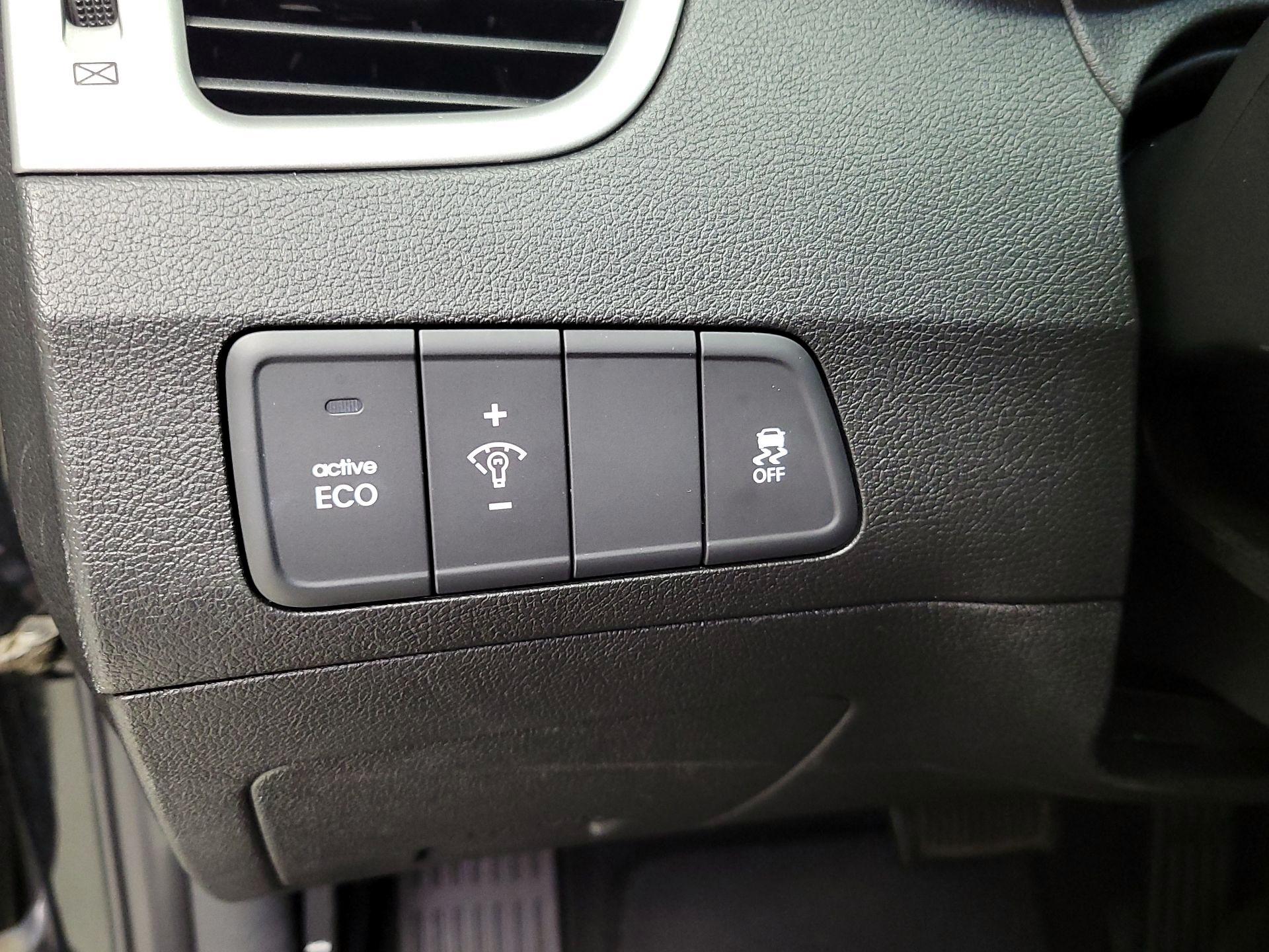 Thumbnail: 2015 Hyundai Elantra - 13