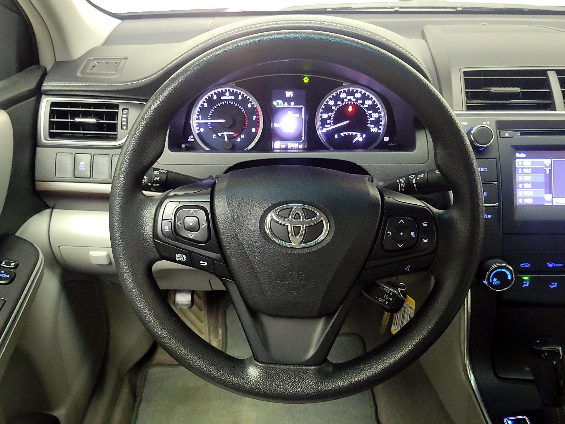 Thumbnail: 2016 Toyota Camry - 10