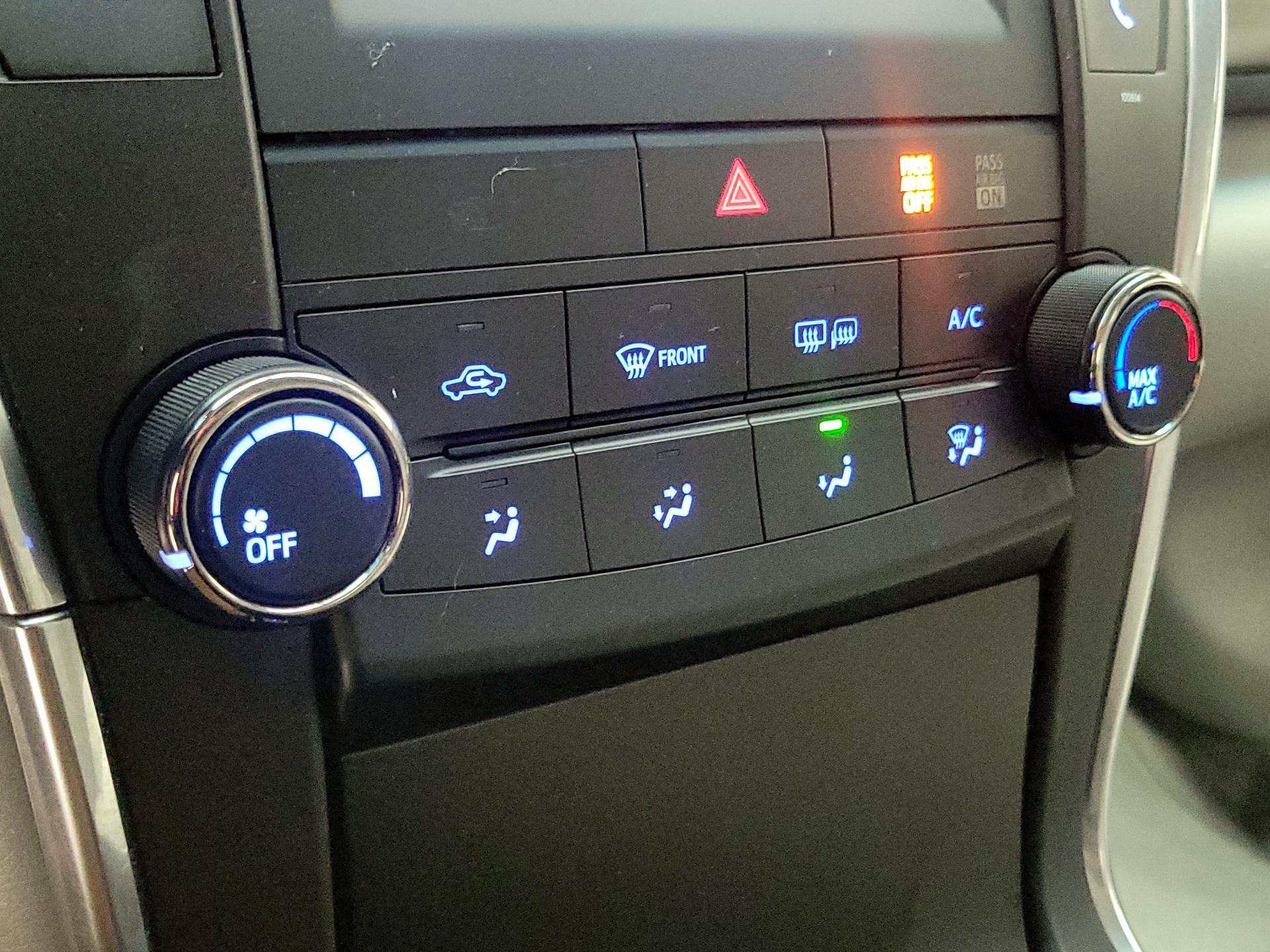 Thumbnail: 2016 Toyota Camry - 16