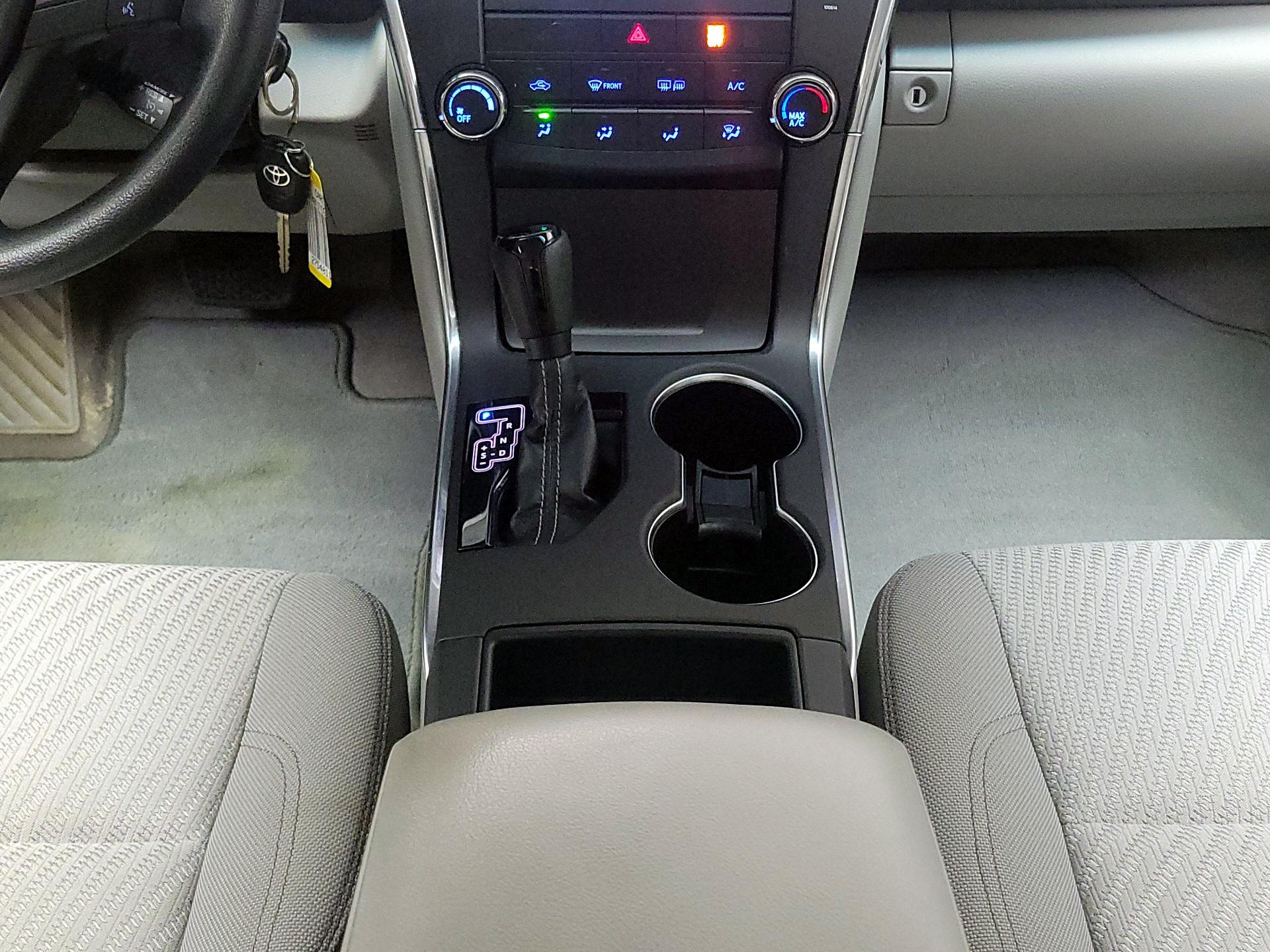 Thumbnail: 2016 Toyota Camry - 17