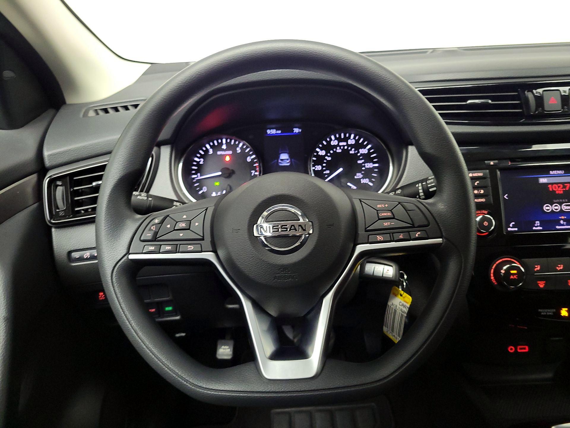 Thumbnail: 2022 Nissan Rogue Sport - 10