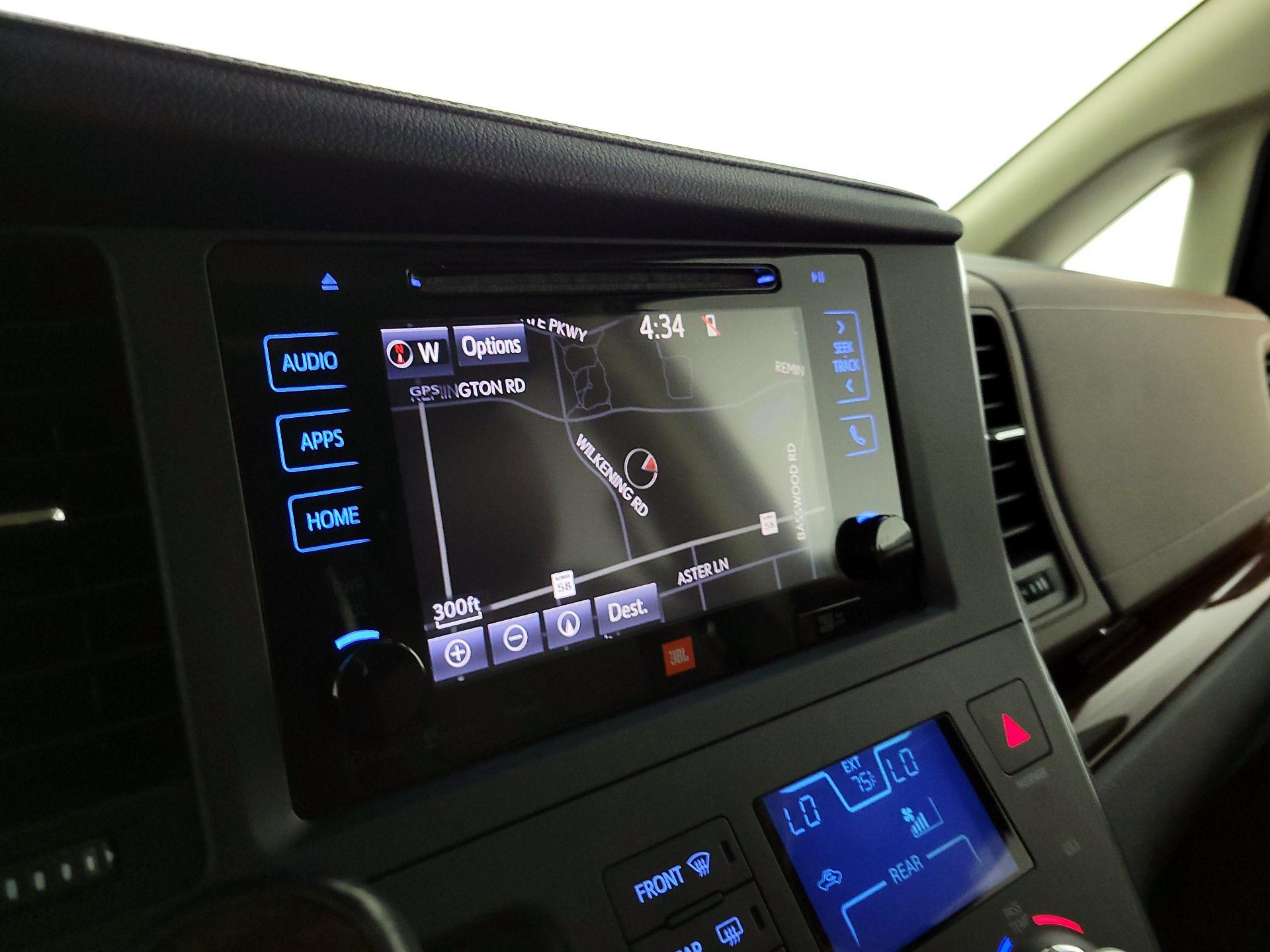 Thumbnail: 2016 Toyota Sienna - 14