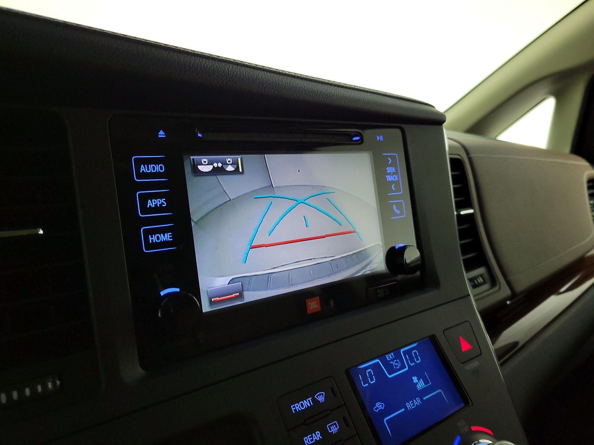 Thumbnail: 2016 Toyota Sienna - 15