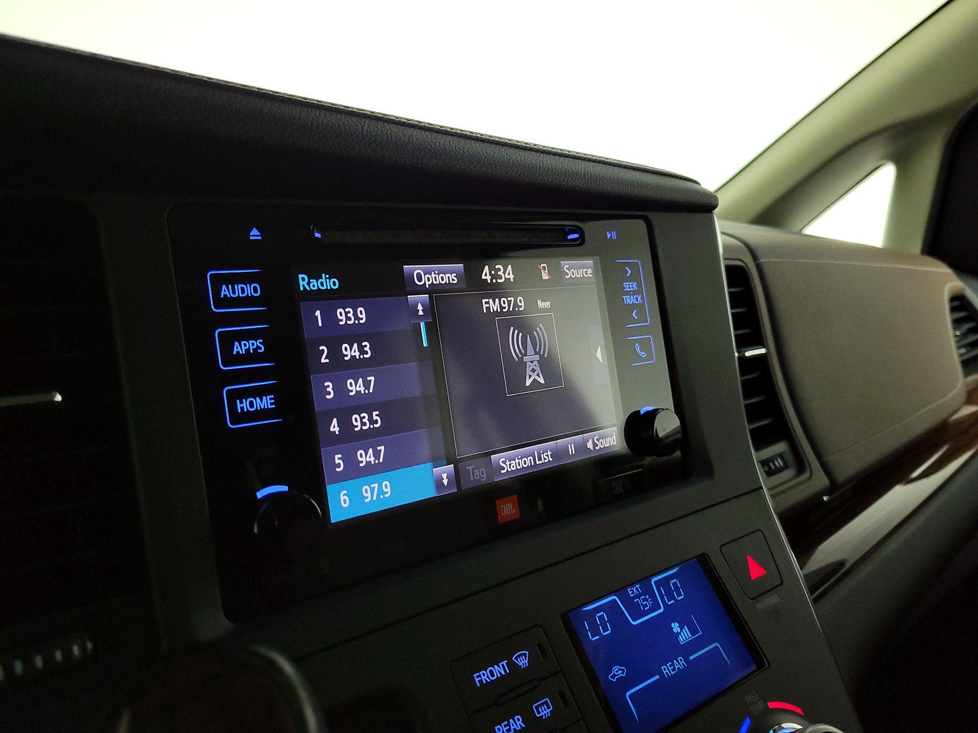 Thumbnail: 2016 Toyota Sienna - 16