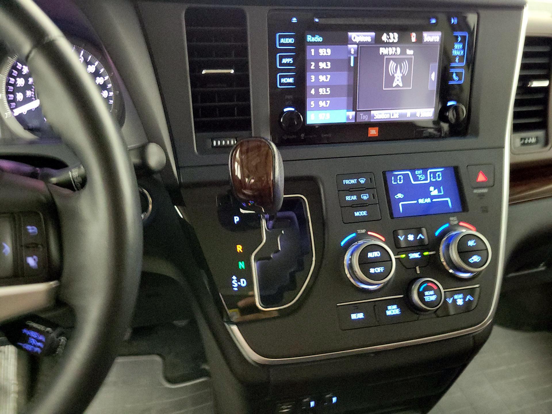 Thumbnail: 2016 Toyota Sienna - 18