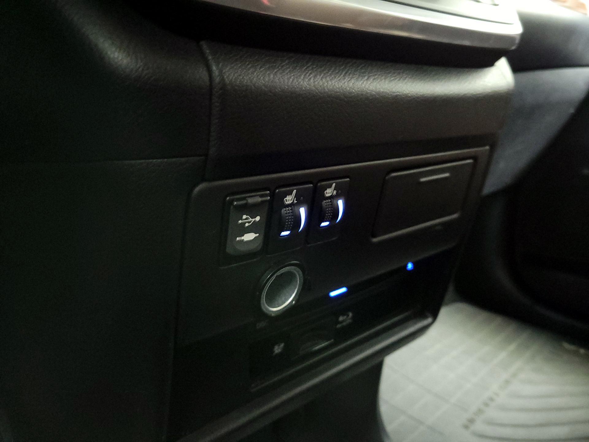 Thumbnail: 2016 Toyota Sienna - 19